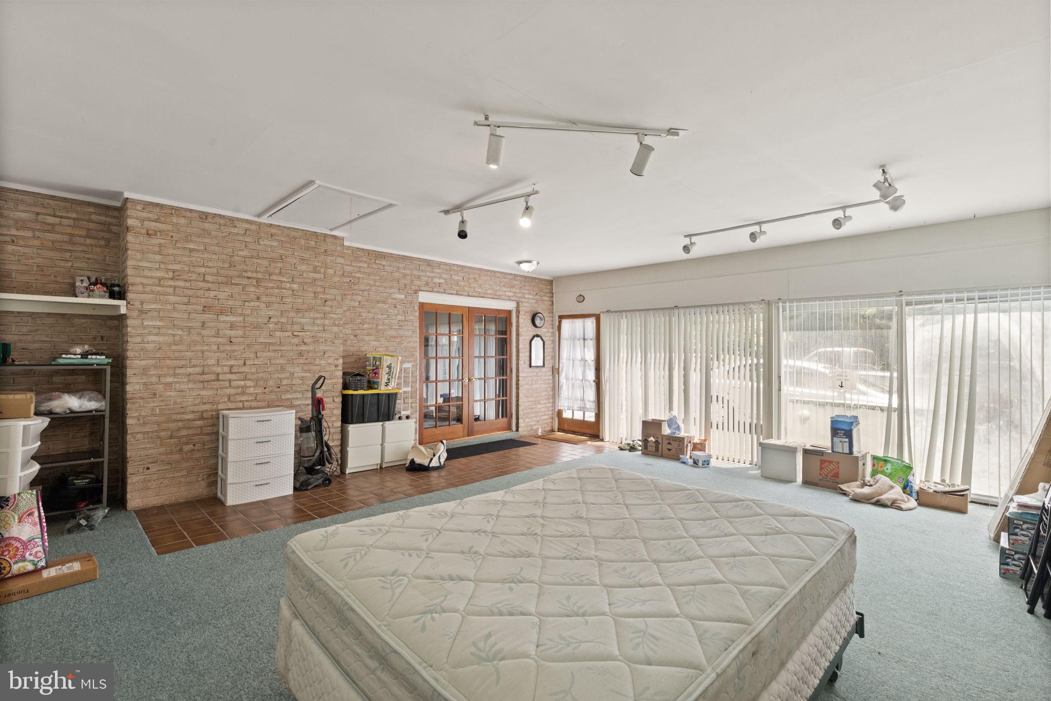 MONTFORD GLEN - Residential