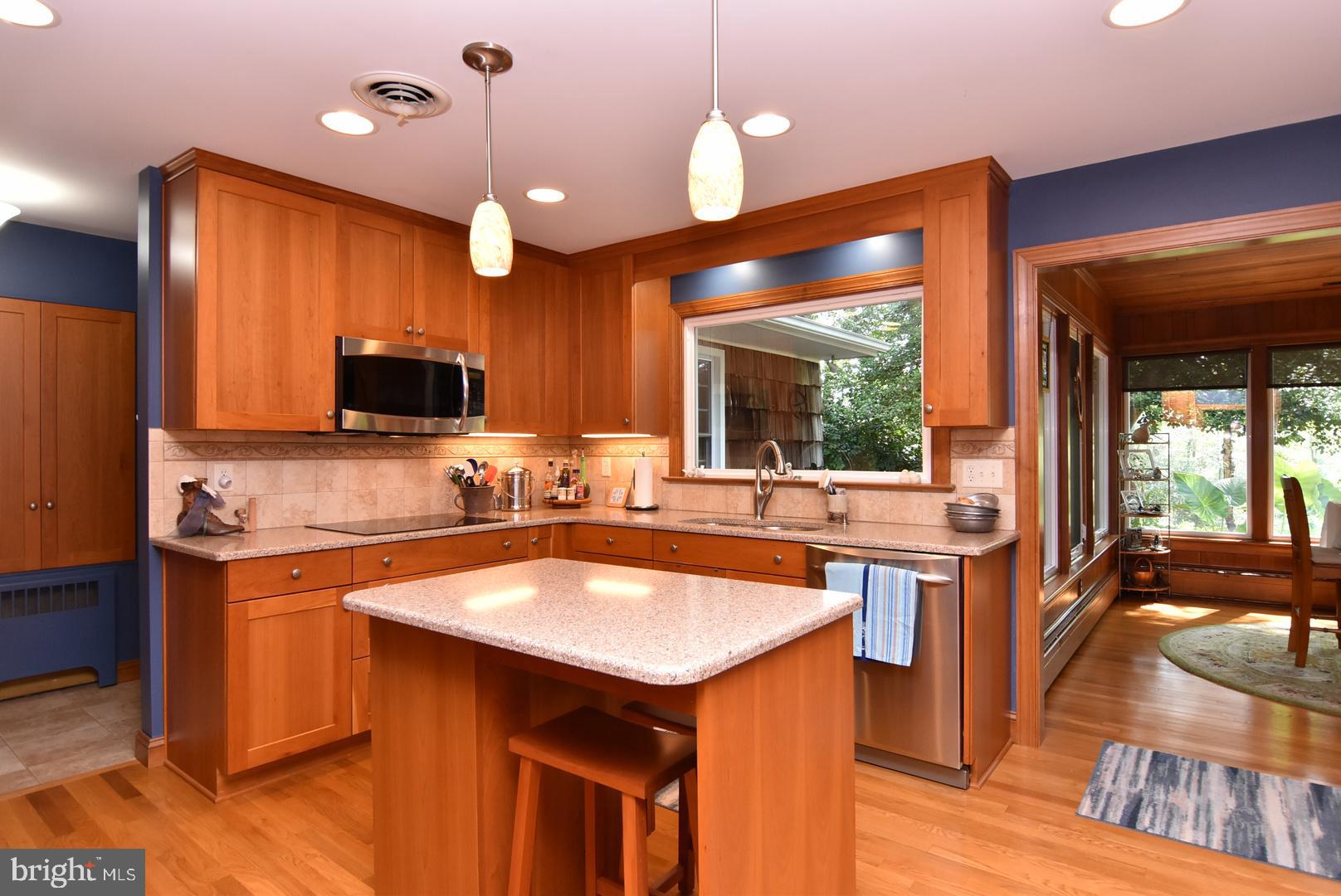 NORTH SHORE COURT - Residential
