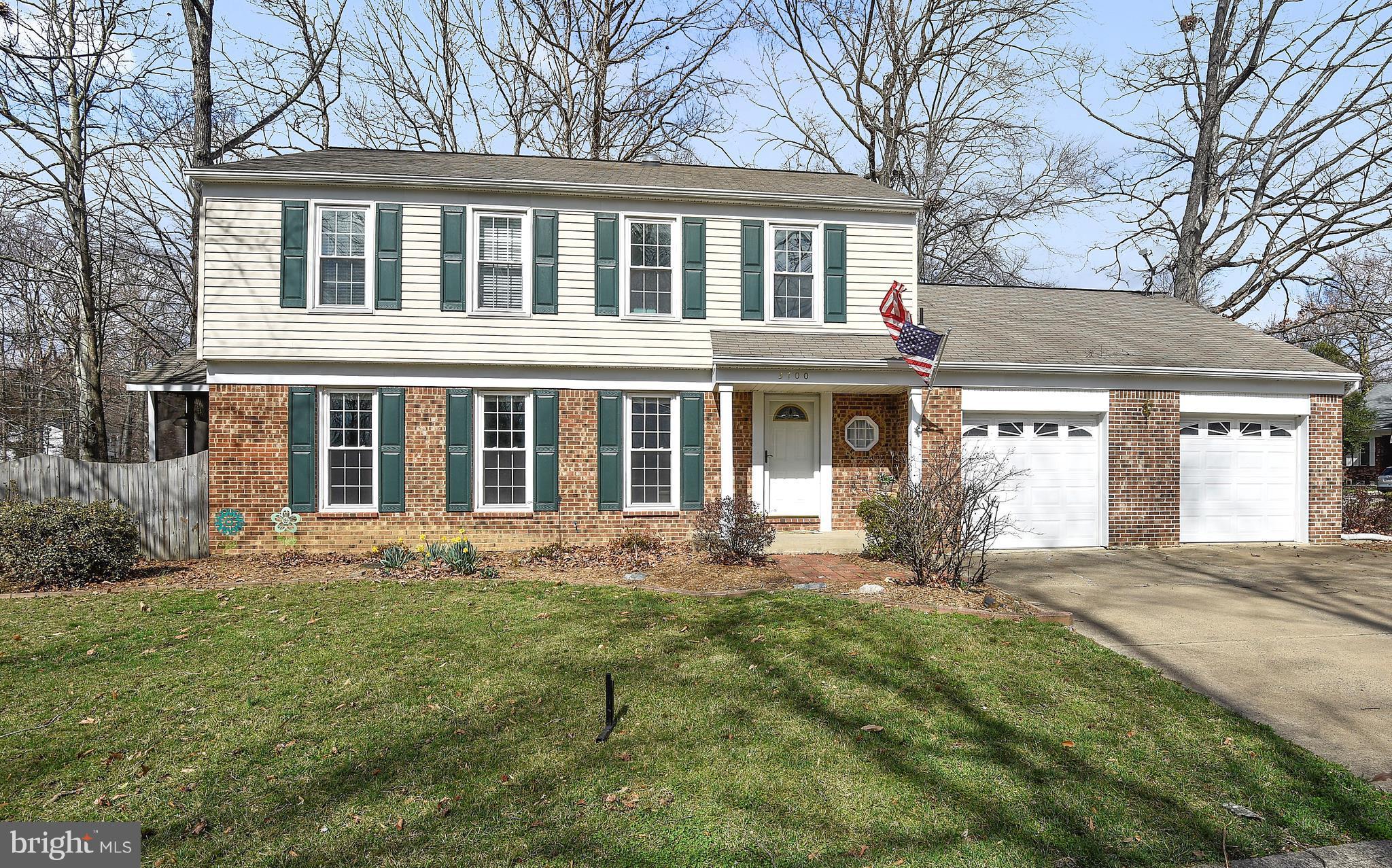 UPDATED COL. SITUATED ON PRIV. GOLF COURSE IN THE HEART OF MONTCLAIR*MN LV FEAT. FOYER OPEN TO FORMAL DR and GREAT ROOM W/FP JOINS GOURMET STYLE KIT W/ISL WITH WO TO COZY SCREENED PORCH W/ VIEW OF THE GOLF COURSE & WO TO FENCED YD + SPACIOUS LAUNDRY/MUDD RM**UL FEAT. MBR SUITE W/WI CLOSET and PRIV BA plus 3ADD'L BRs and 2ND BA*LL FEAT. LG RR FOR FAMILY TIME PLUS GREAT STORAGE AREA*SEE UPGRADE LIST
