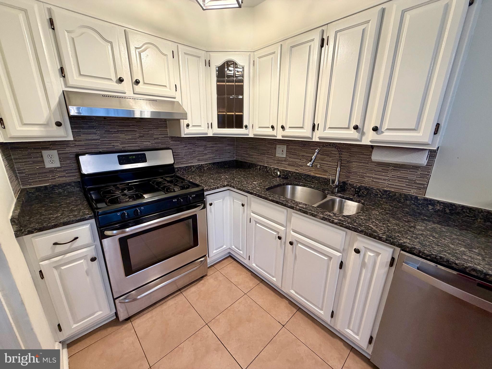 INGLESIDE MANOR - Residential