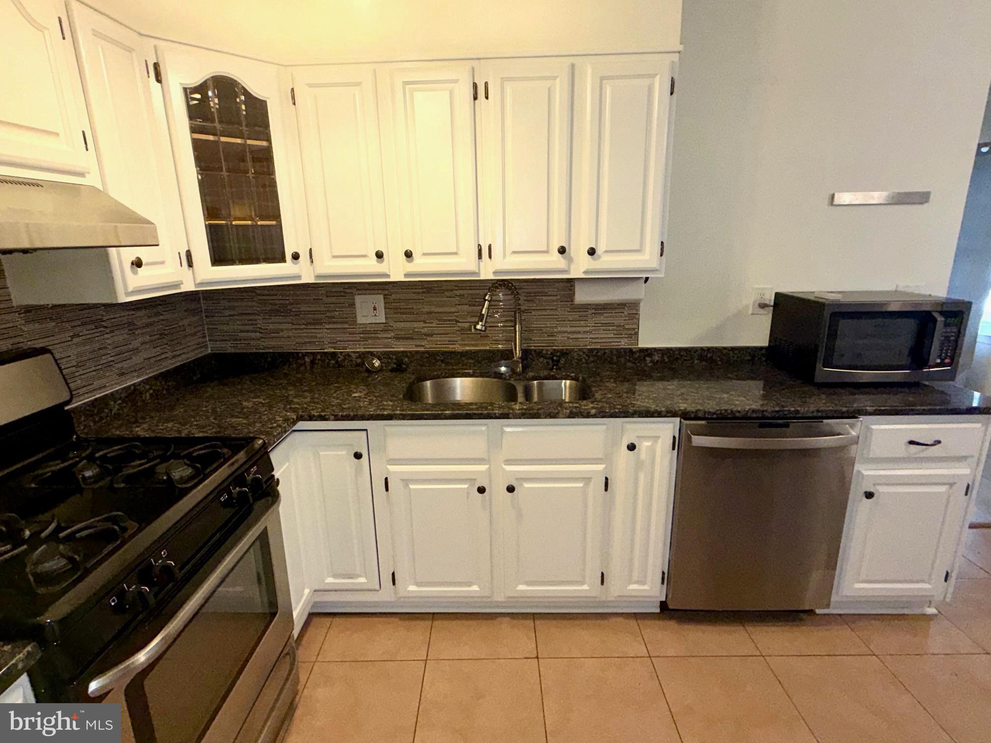 INGLESIDE MANOR - Residential