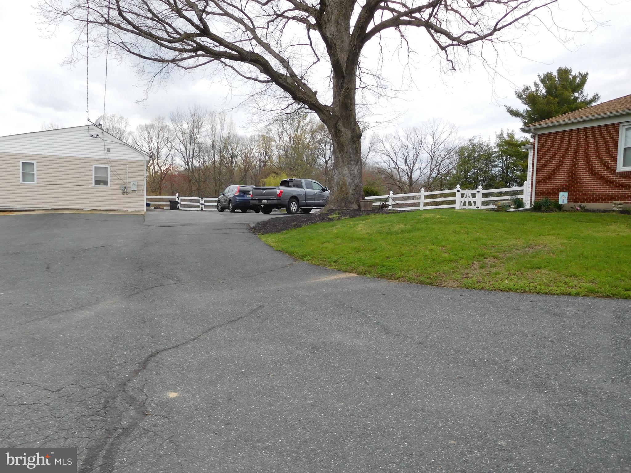 MIDDLE RIVER - Commercial Sale