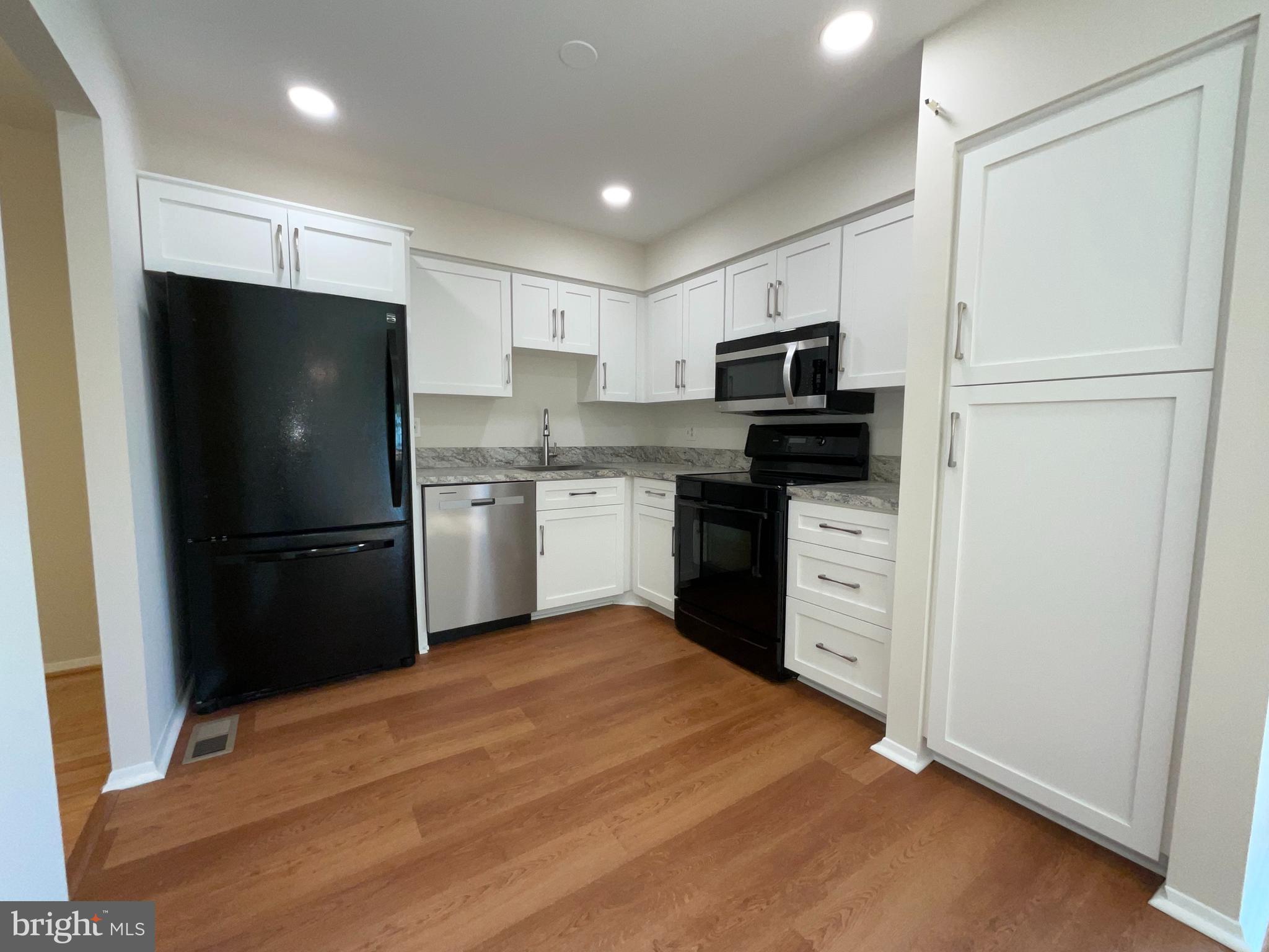 VILLAGE OAKS - Residential Lease