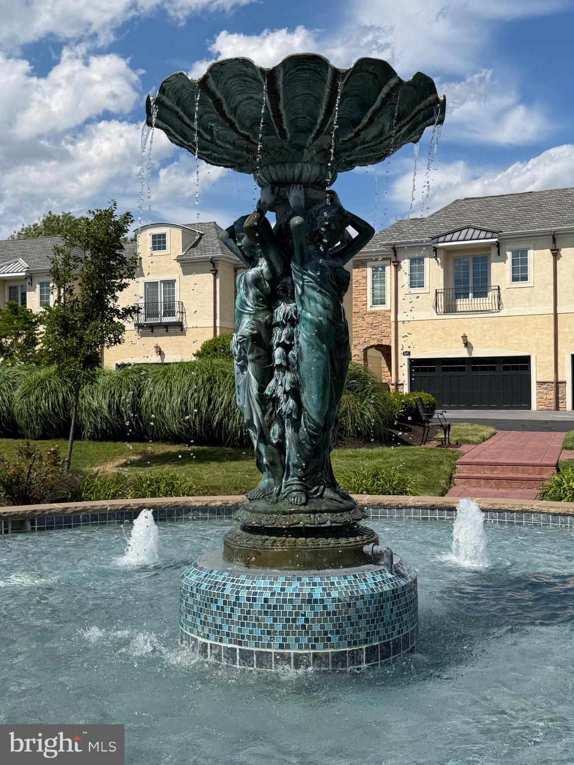 BREYER COURT - Residential