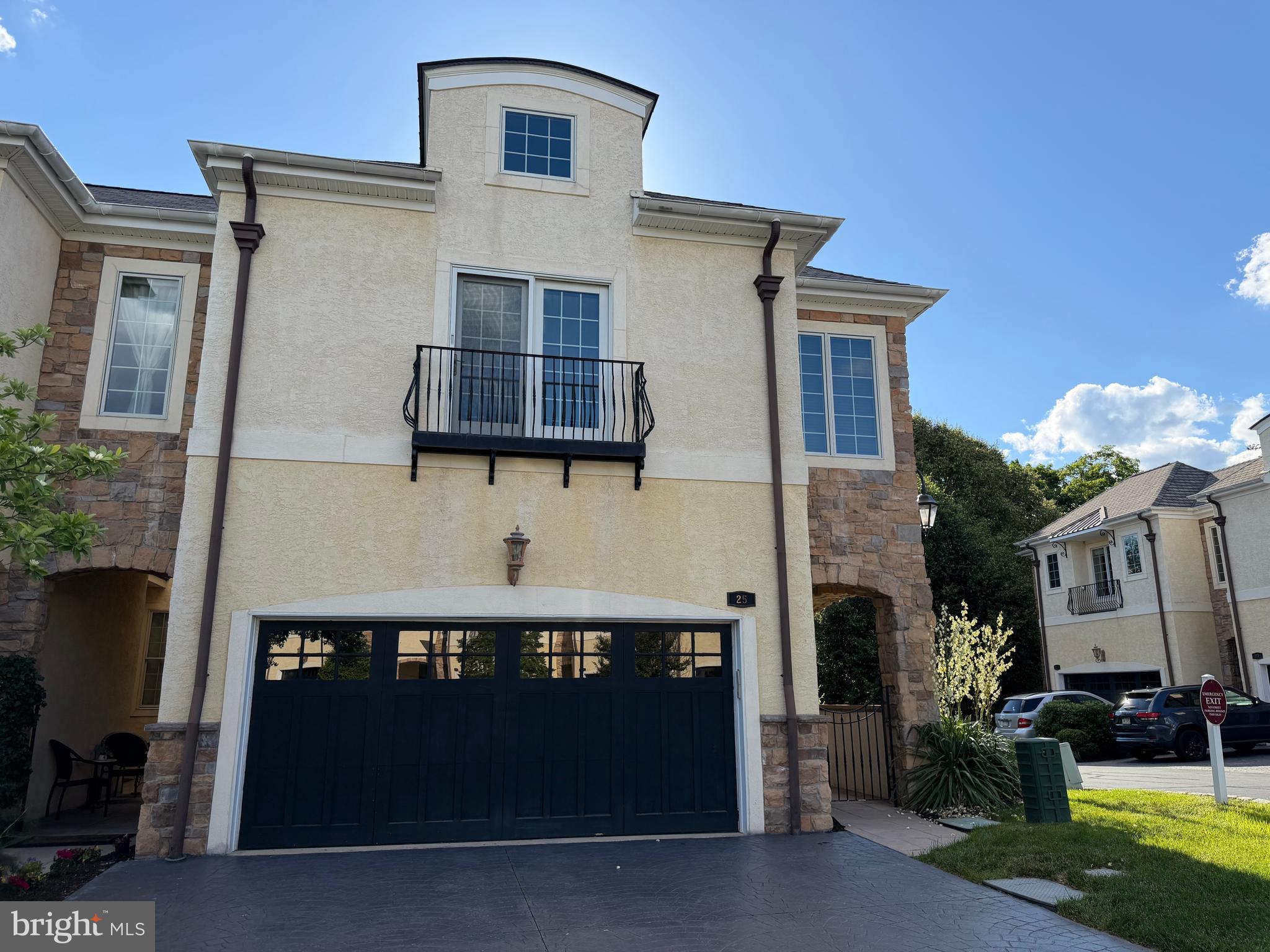BREYER COURT - Residential
