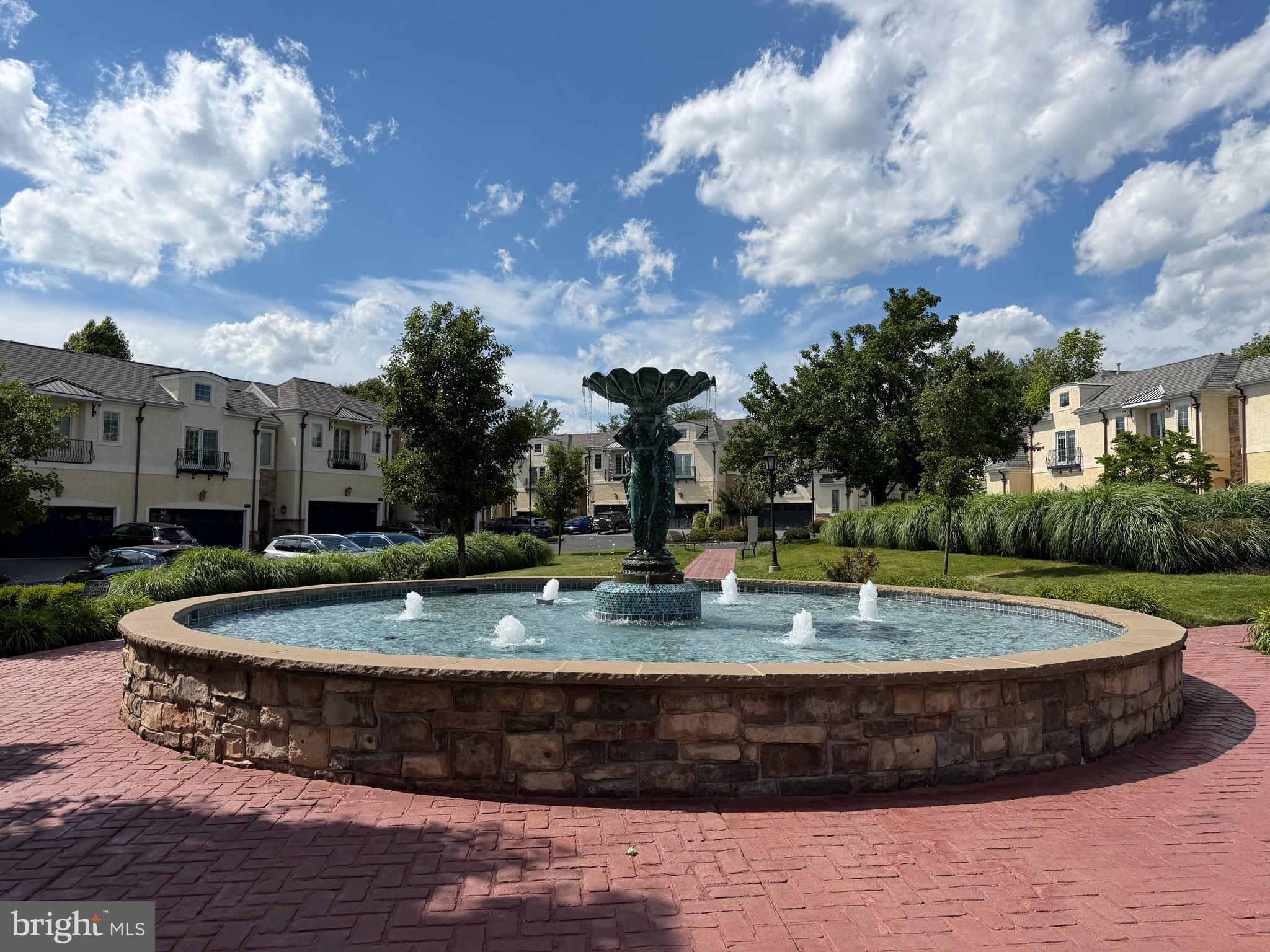 BREYER COURT - Residential