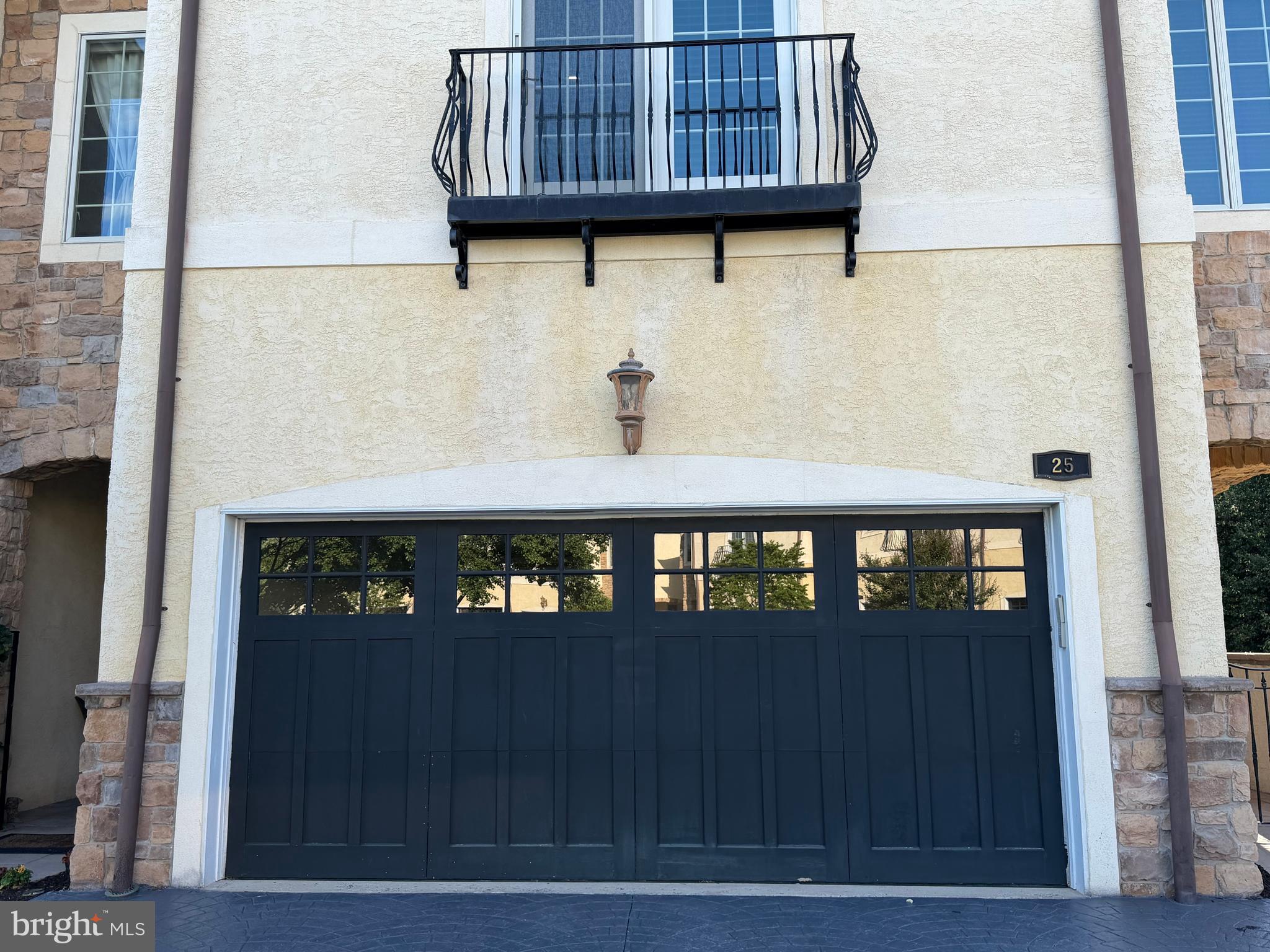 BREYER COURT - Residential