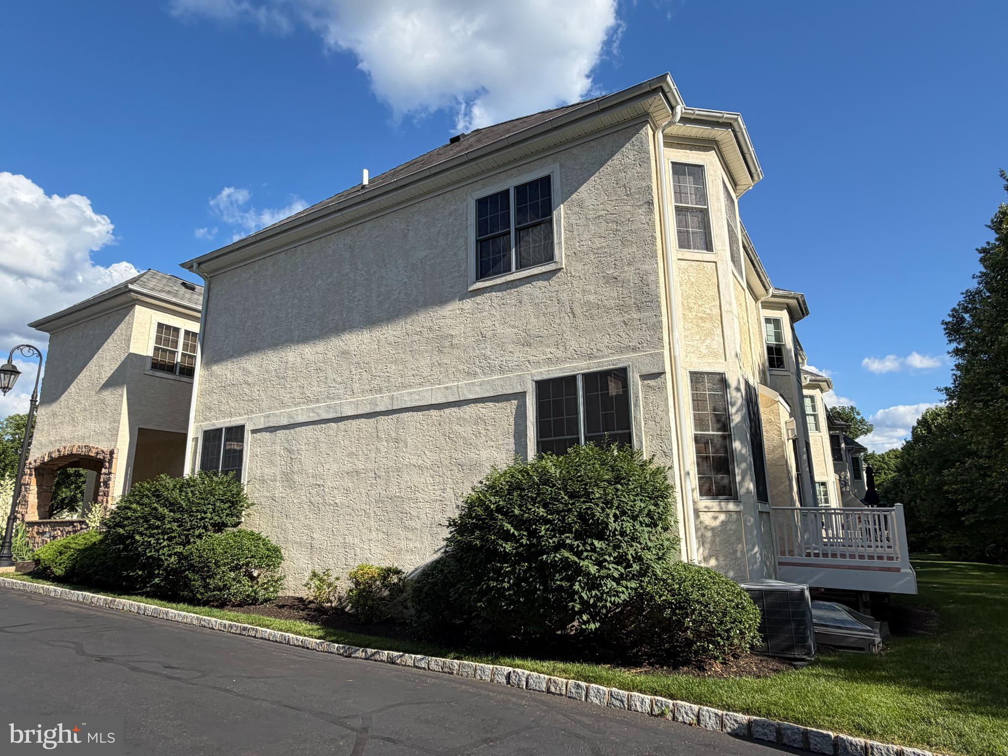 BREYER COURT - Residential