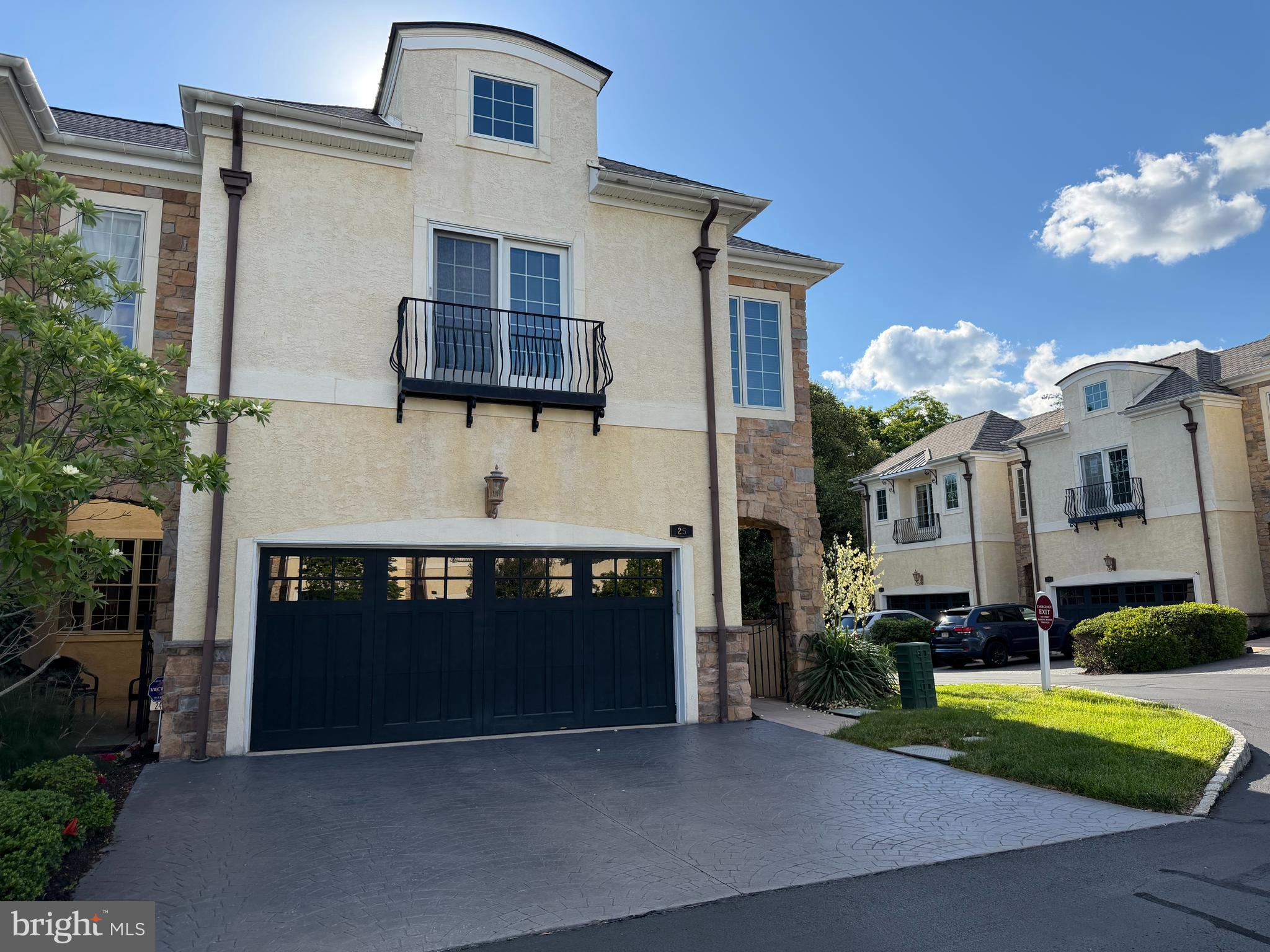 BREYER COURT - Residential