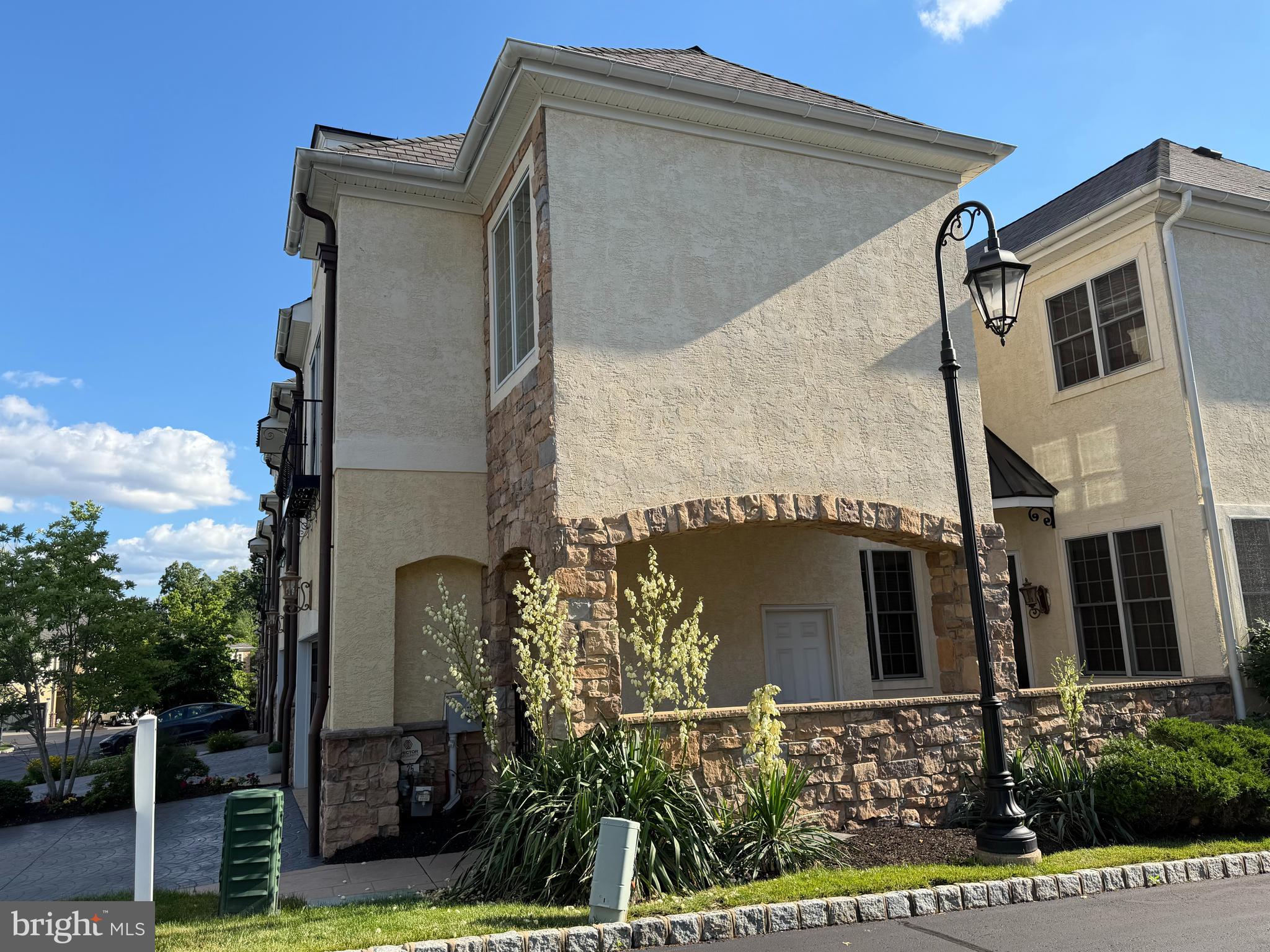 BREYER COURT - Residential