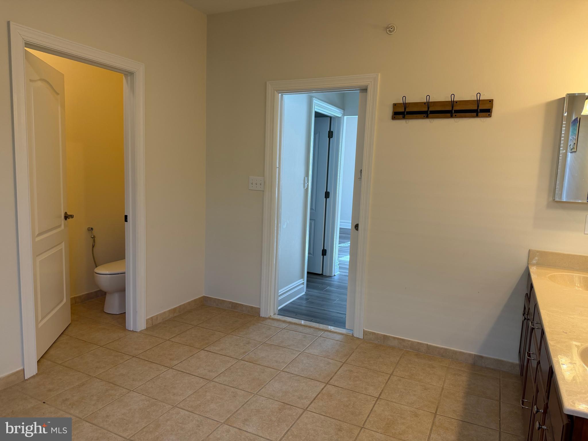 BREYER COURT - Residential