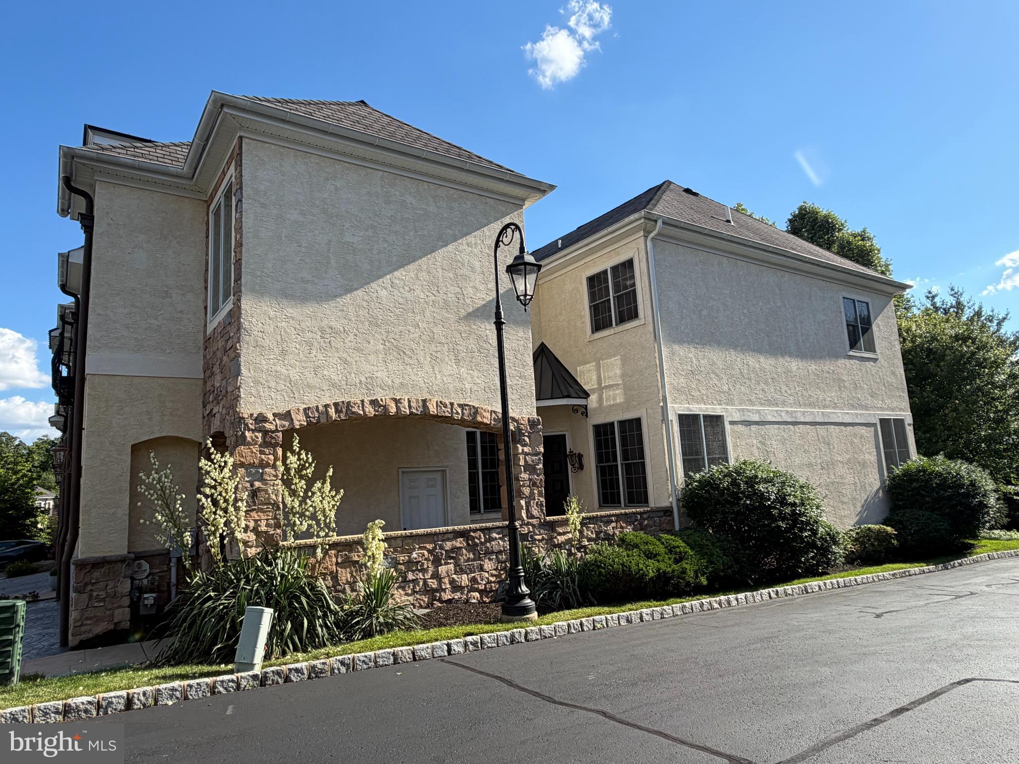 BREYER COURT - Residential