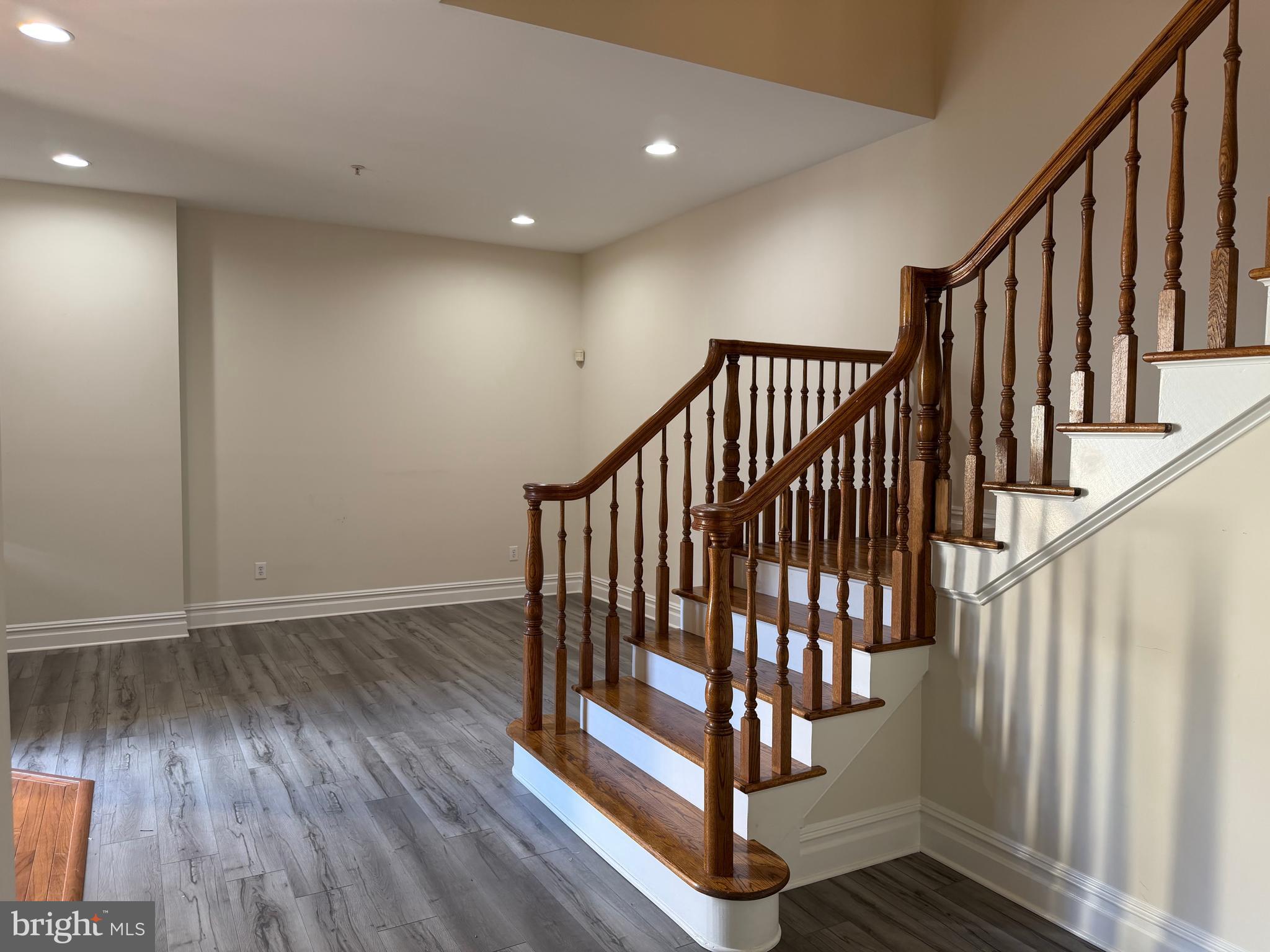 BREYER COURT - Residential