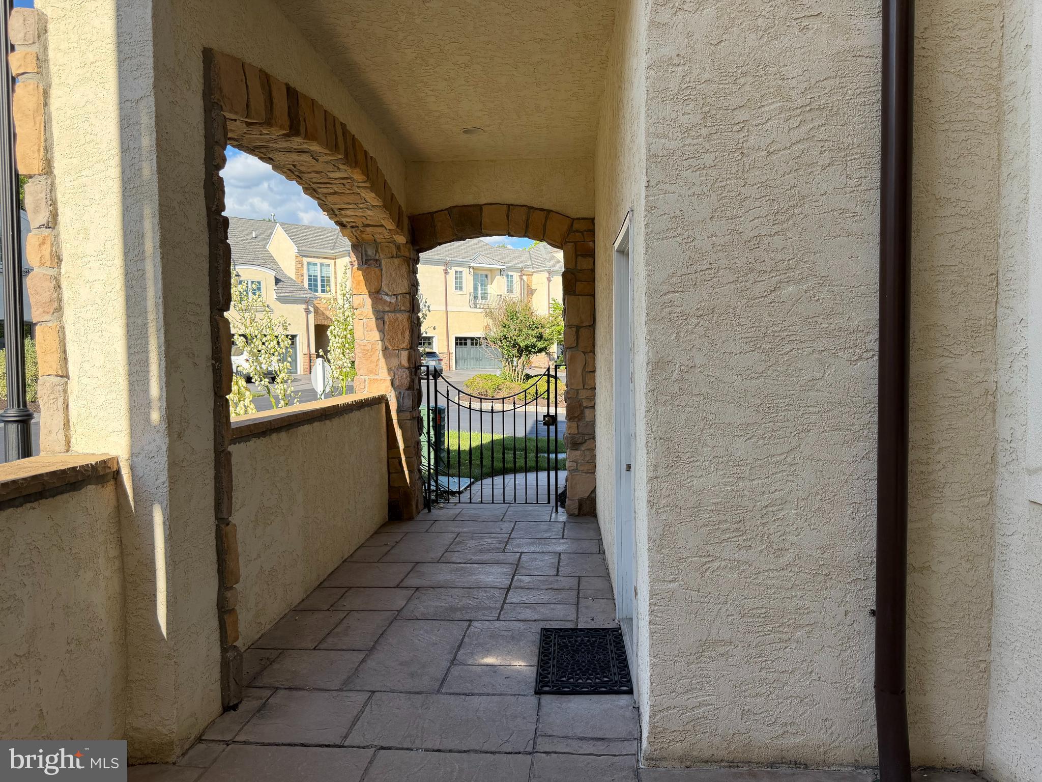 BREYER COURT - Residential