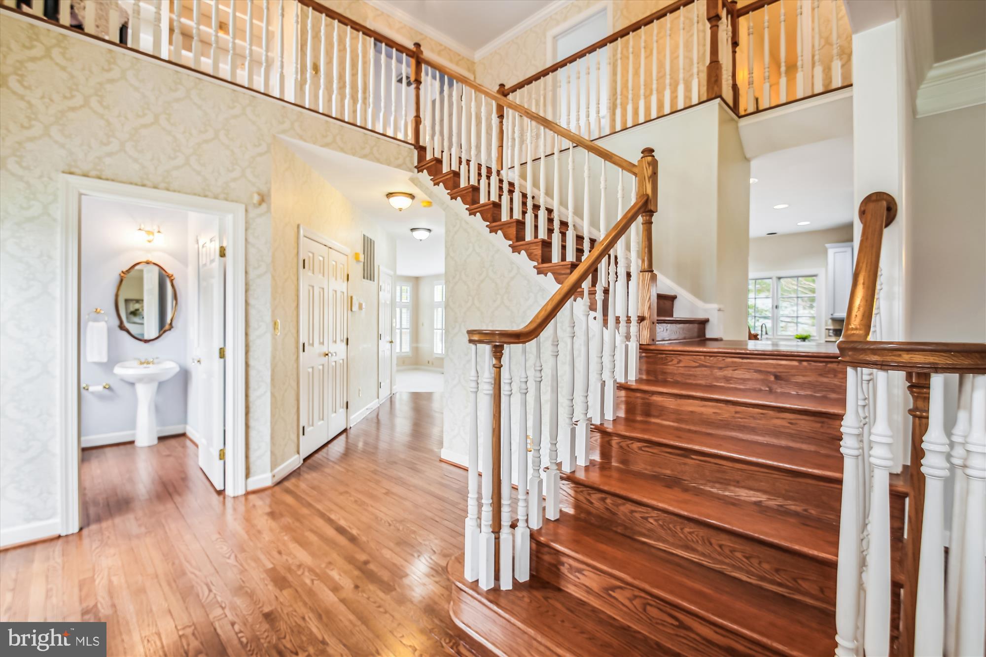 CRESTWOOD - Residential