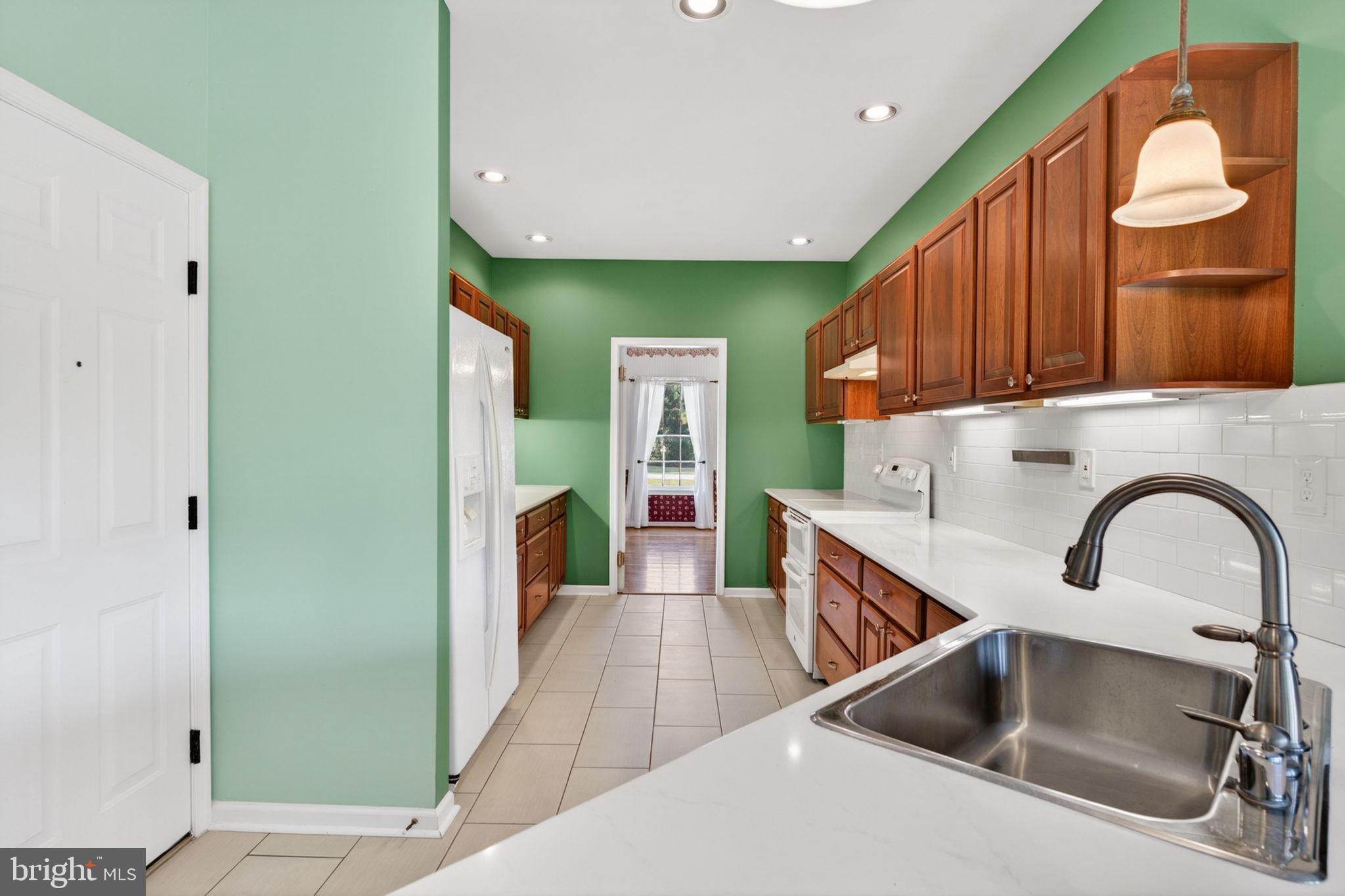 WATERS EDGE - Residential