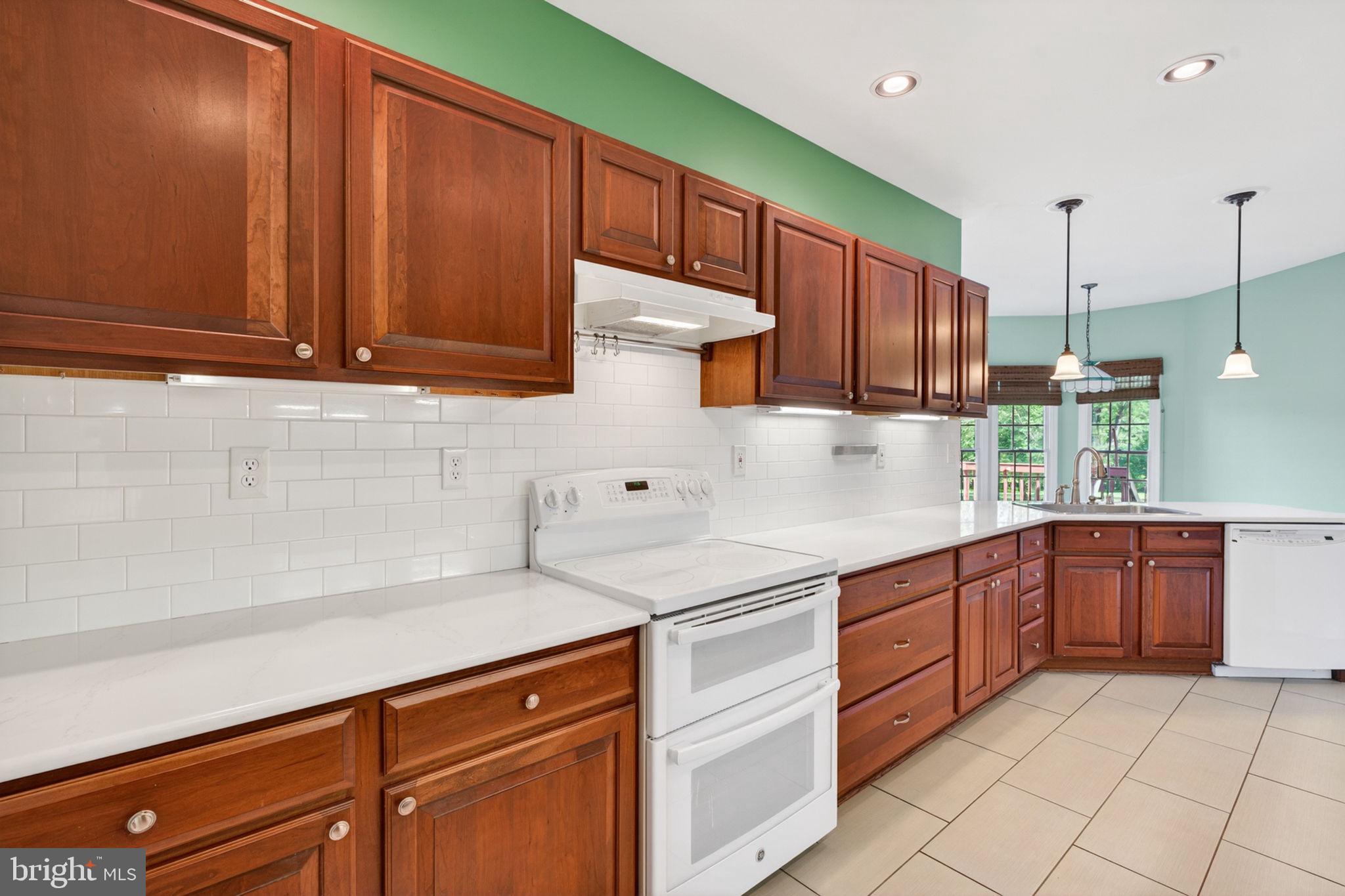 WATERS EDGE - Residential