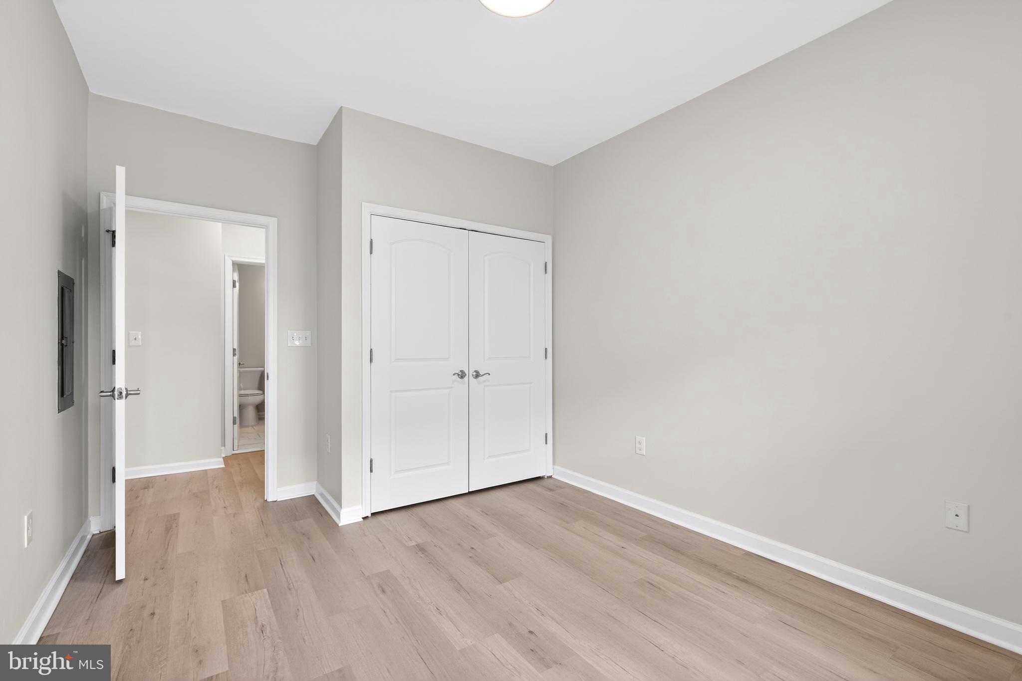 THE HOLLOW AT FOX VA - Residential