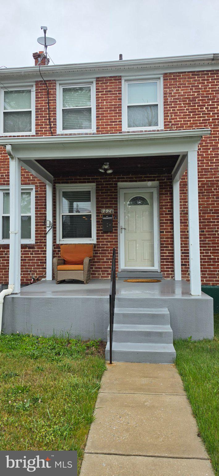 Welcome home to this well-maintained 3-bedroom, 2-bath property offering comfortable living space and great functionality throughout. The main level features spacious bedrooms, an inviting layout, and plenty of natural light. The fully finished basement provides additional living and entertaining space, complete with a full bathroom and dedicated laundry area — perfect for guests, recreation, or a potential home office setup. Conveniently located near shopping, dining, schools, parks, and major commuter routes. A great opportunity for homeowners or investors alike — schedule your showing today!