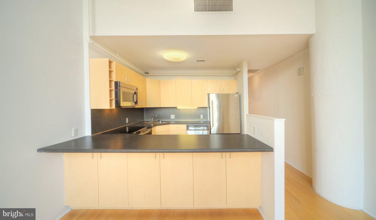 Experience all of Center City's Comforts at Riverloft Apartments. Let our 24-hour front desk attendant receive your guests, your deliveries, dry cleaning, or anything else you may need. Our high-rise apartment building also offers an on-site ATM and controlled access guest parking and garage parking for an additional fee. Relax in your loft-style apartment with 16-foot ceilings, 12-foot windows and stainless steel kitchen appliances. There are high-tech touches throughout Riverloft - tech bars with data and charging ports provide convenient pit stops, plus there is a tech lounge with pod seating, a gas fireplace and a Smart TV.  Riverloft has free Wi-Fi in all common areas, and iPads are available for check-out at the tech bar. Work out in our 24-hour Resort-Style Fitness with state-of-the-art equipment featuring personal TVs and iPod jacks.  There are also weight machines and free weights for a lower-impact workout. Located steps from Rittenhouse Square surrounded by world class dinning and shopping.  Monthly rent amount varies based on move-in date and lease term, and prices subject to change on daily basis. Chestnut.  ** Prices and availability subject to change on a daily basis ** Photos are of model units ** Parking may be available for additional fee **