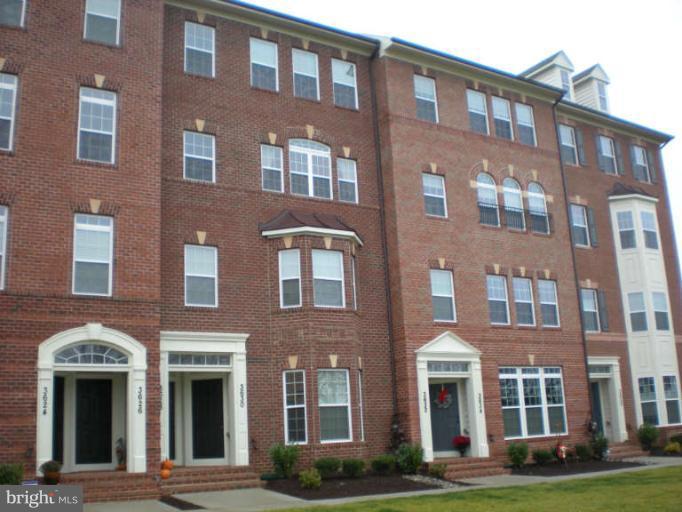 Ryan Homes Townhome/ Condo BOTTOM FLOOR UNIT ready for occupancy on 5/1/25.   Home includes gourmet kitchen, upgraded cabinets, granite counter tops, owners' bath, neutral colors and neutral carpet.  Large open floor plan.  Great location as it faces open parkland.  One car garage.  OWNER WILL NOT ALLOW ANY PETS.  Good credit a must.  Thank you.