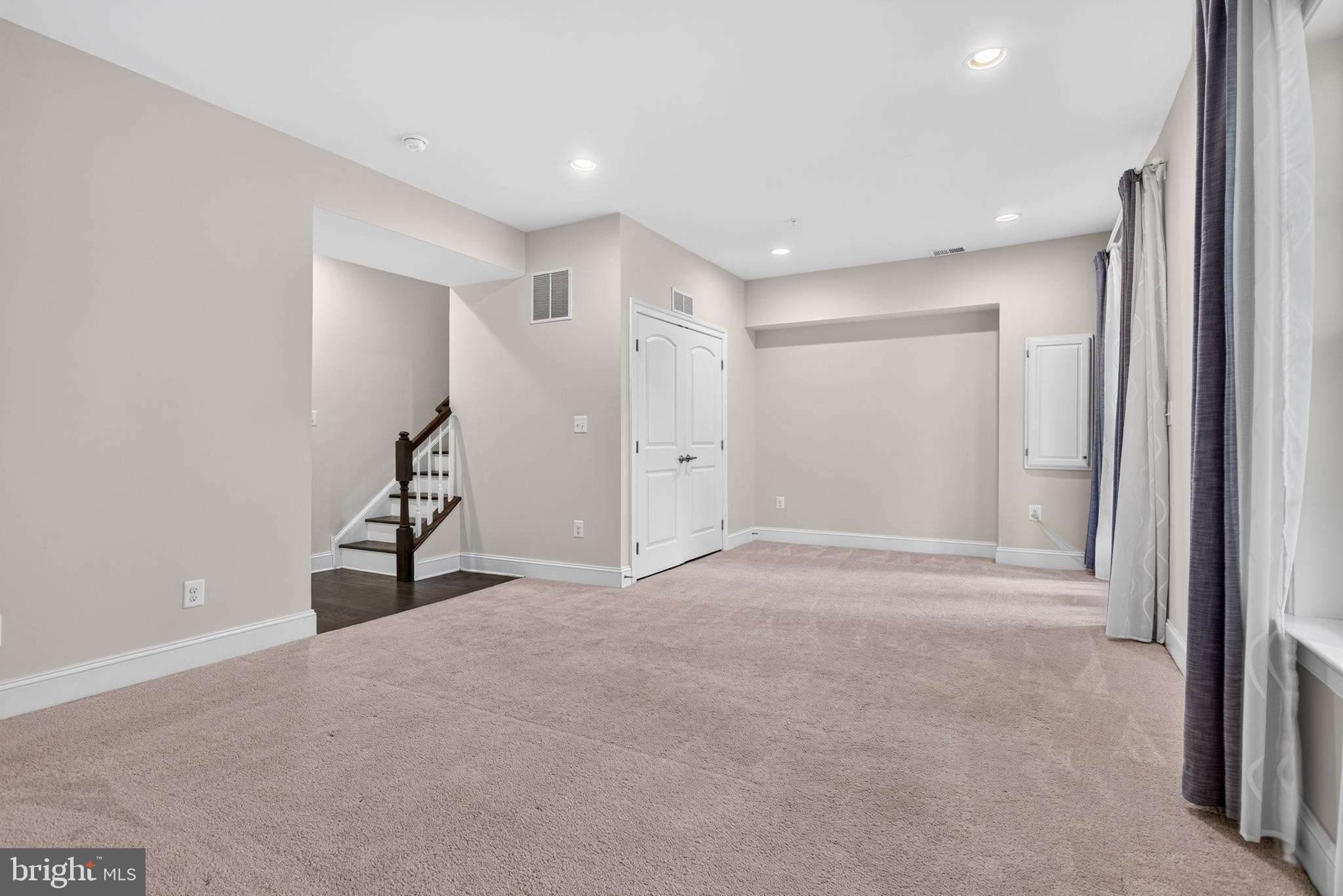 WALNUT CREEK AT MONT - Residential