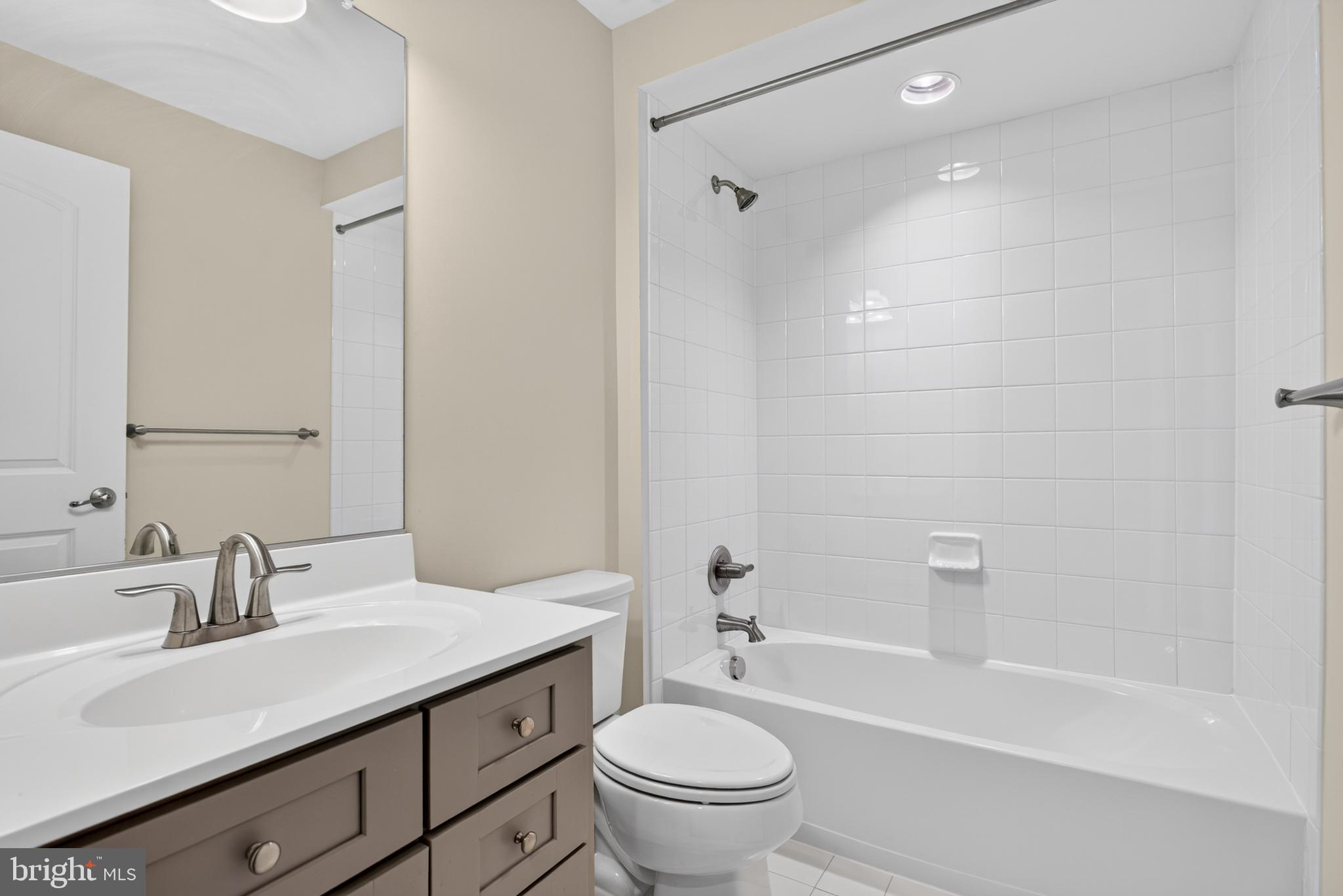 WALNUT CREEK AT MONT - Residential