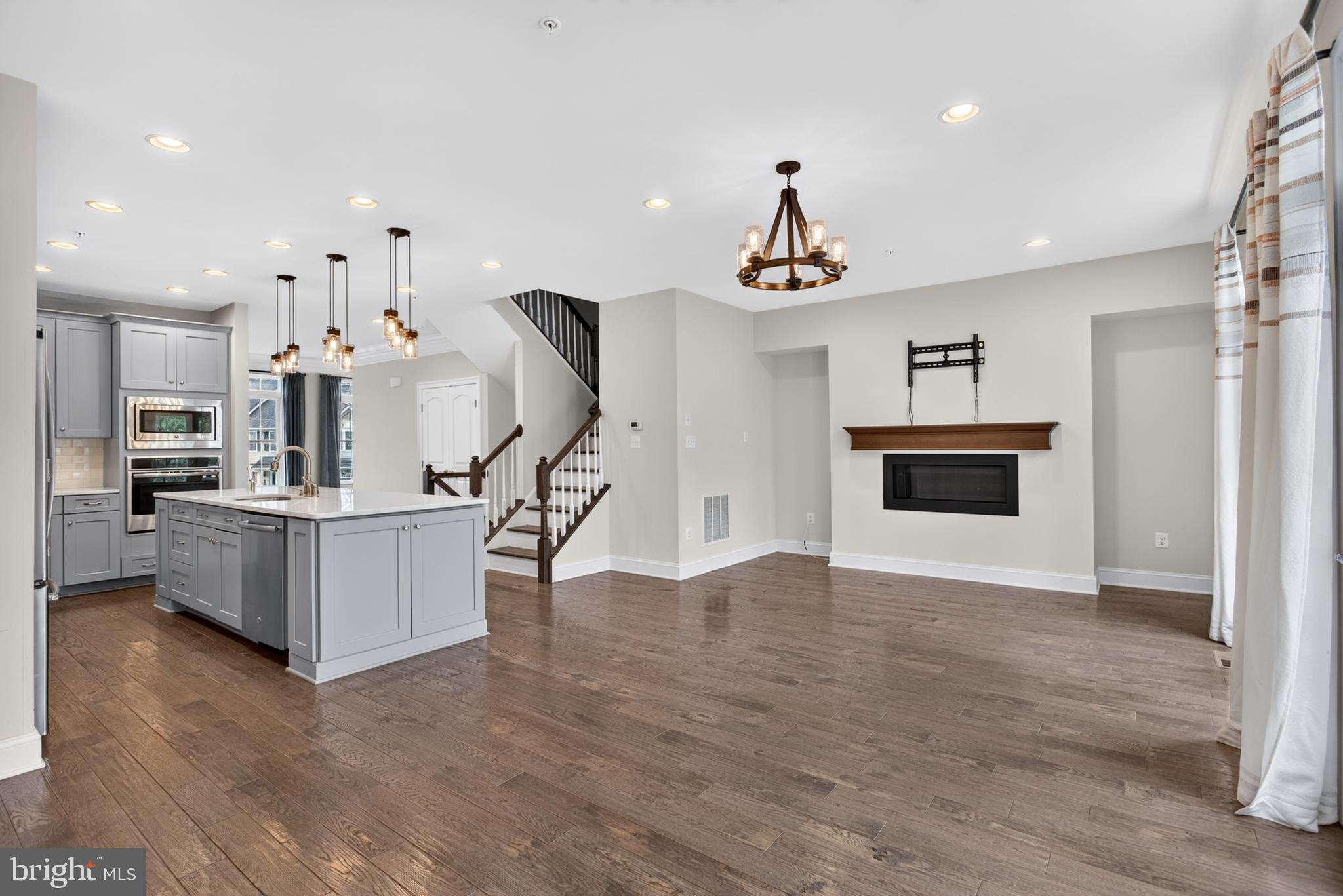 WALNUT CREEK AT MONT - Residential