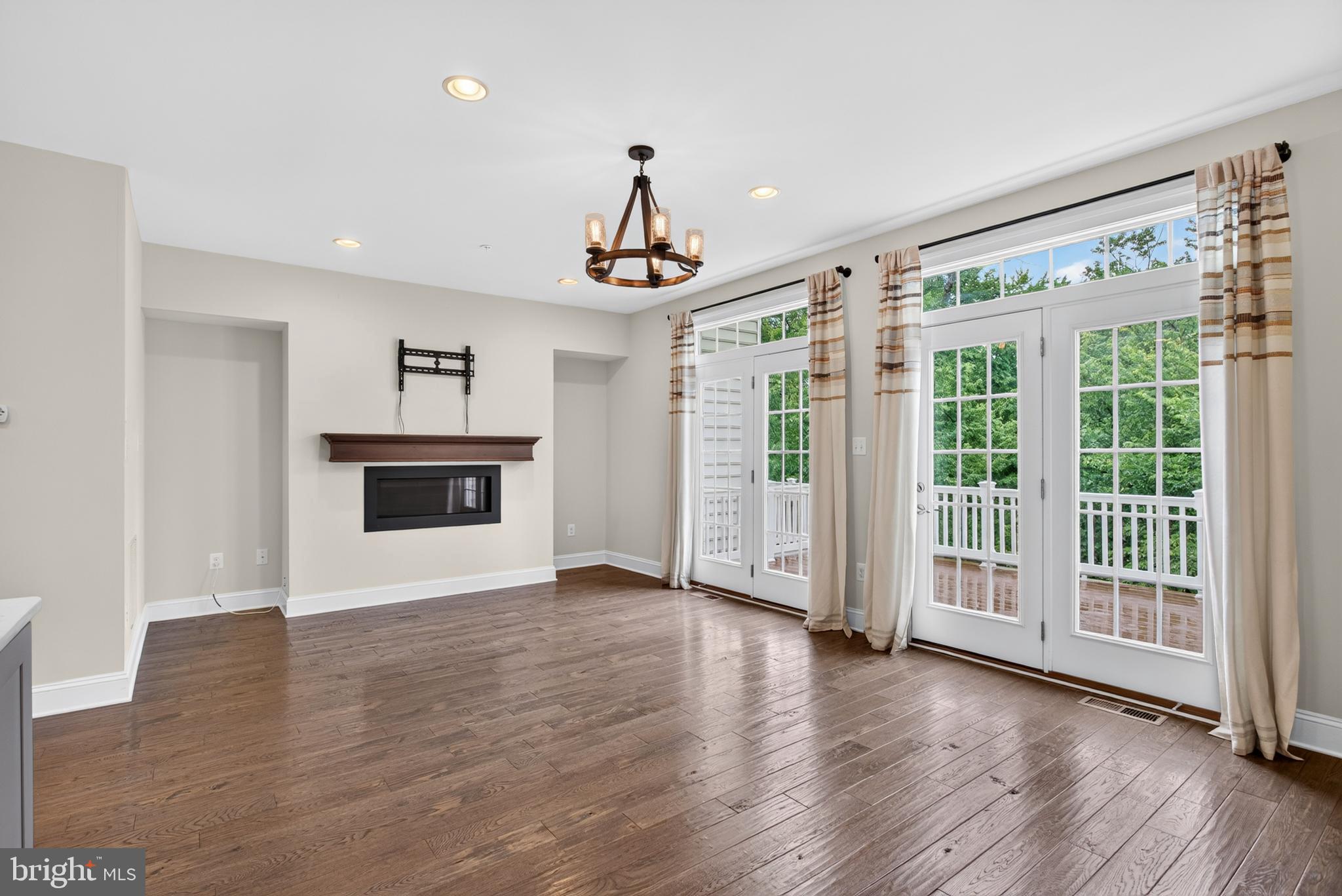 WALNUT CREEK AT MONT - Residential