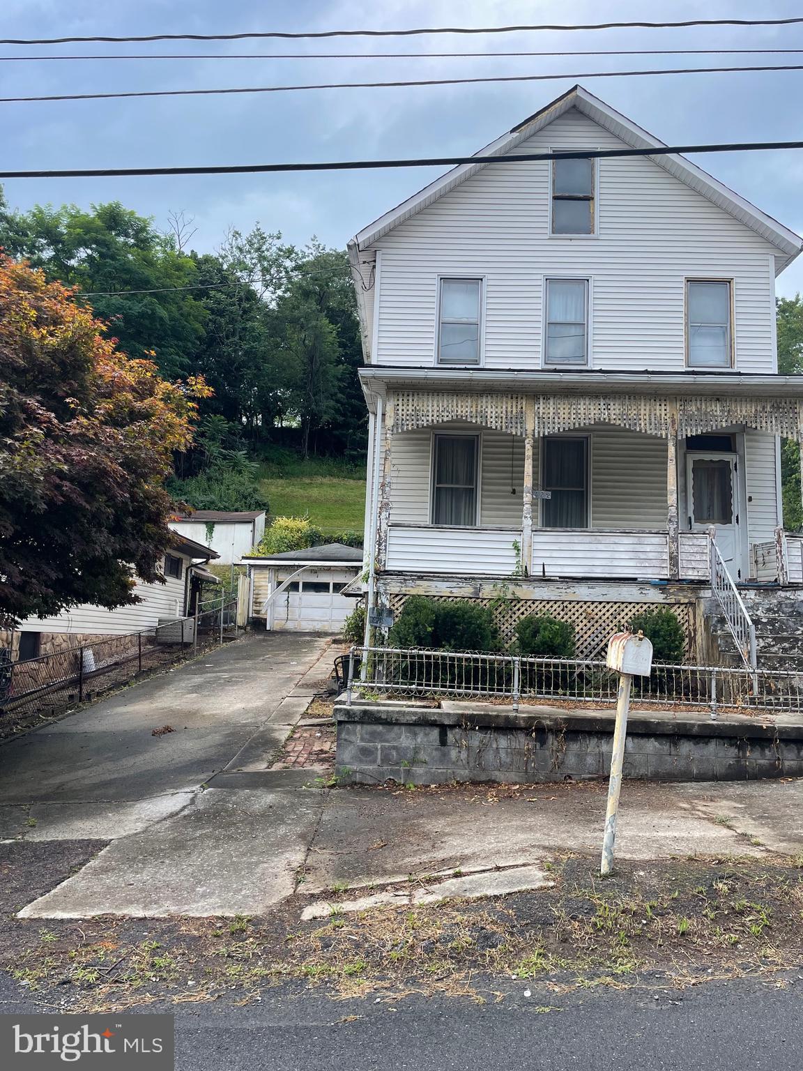Great Opportunity for an Affordable Single-Family Home or Rental Property!

Fixer-upper with incredible potential! Attention investors and handy buyers this is a handyman special. Bring your cash buyers! This home needs  significant repairs and updates but it offers a fantastic opportunity to customize and add significant value.
Prime Location:
Conveniently located near I-68, UPMC Hospital, Allegany College, and the shopping and dining areas of downtown Cumberland.

Property is being sold AS IS.!