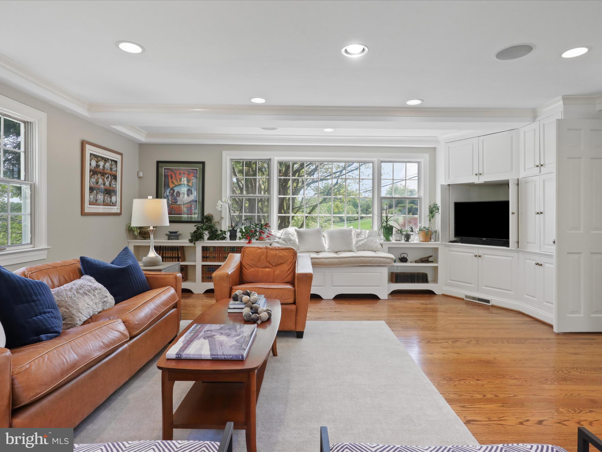 COUNTRY CLUB HILLS - Residential