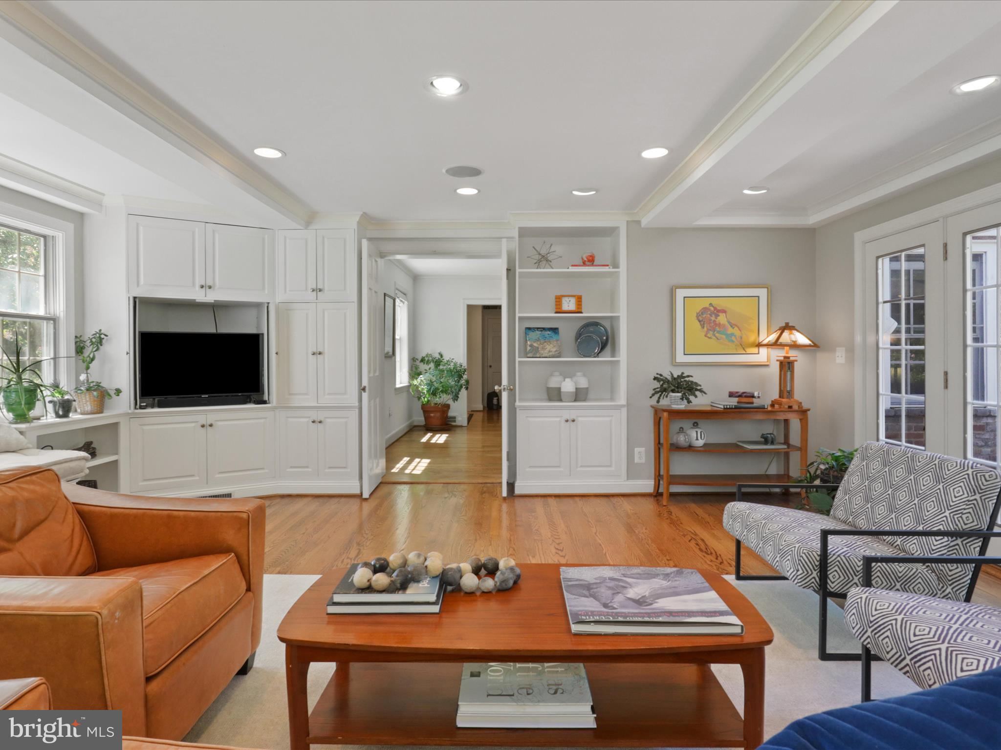 COUNTRY CLUB HILLS - Residential
