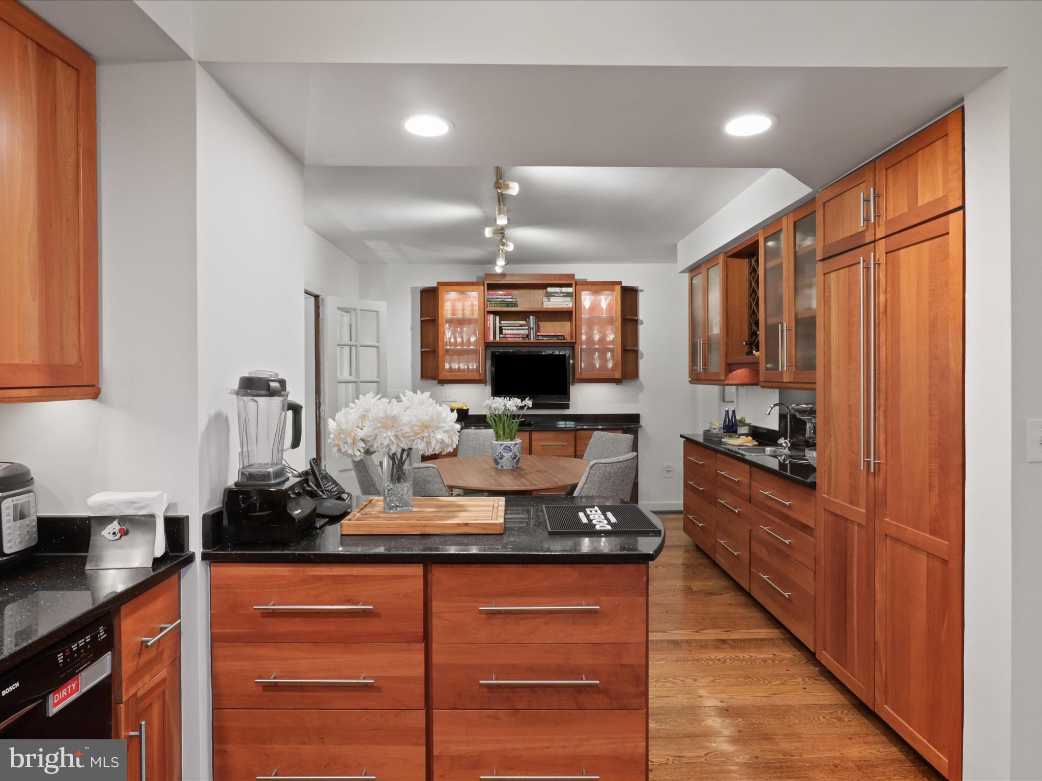 COUNTRY CLUB HILLS - Residential