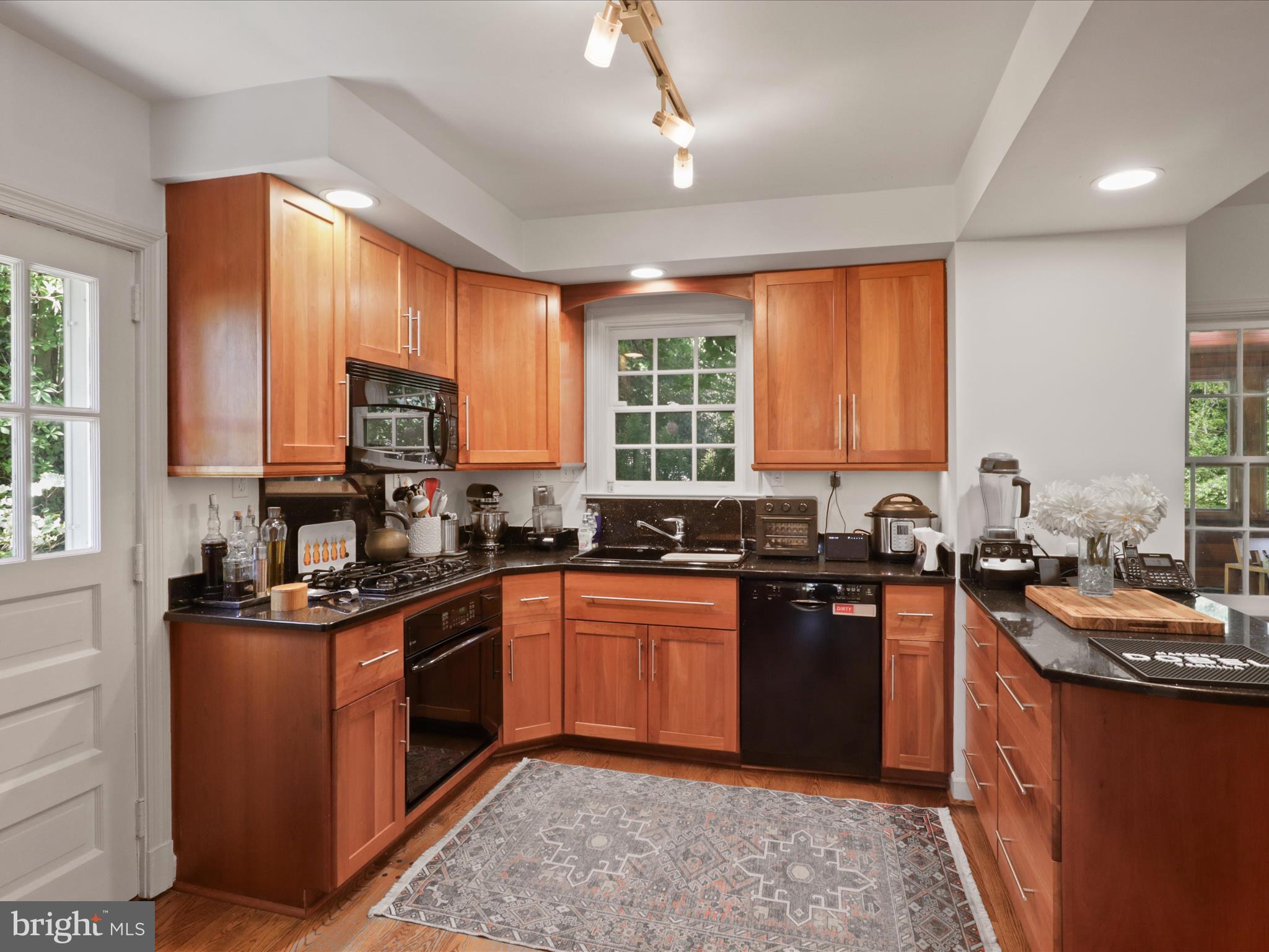COUNTRY CLUB HILLS - Residential