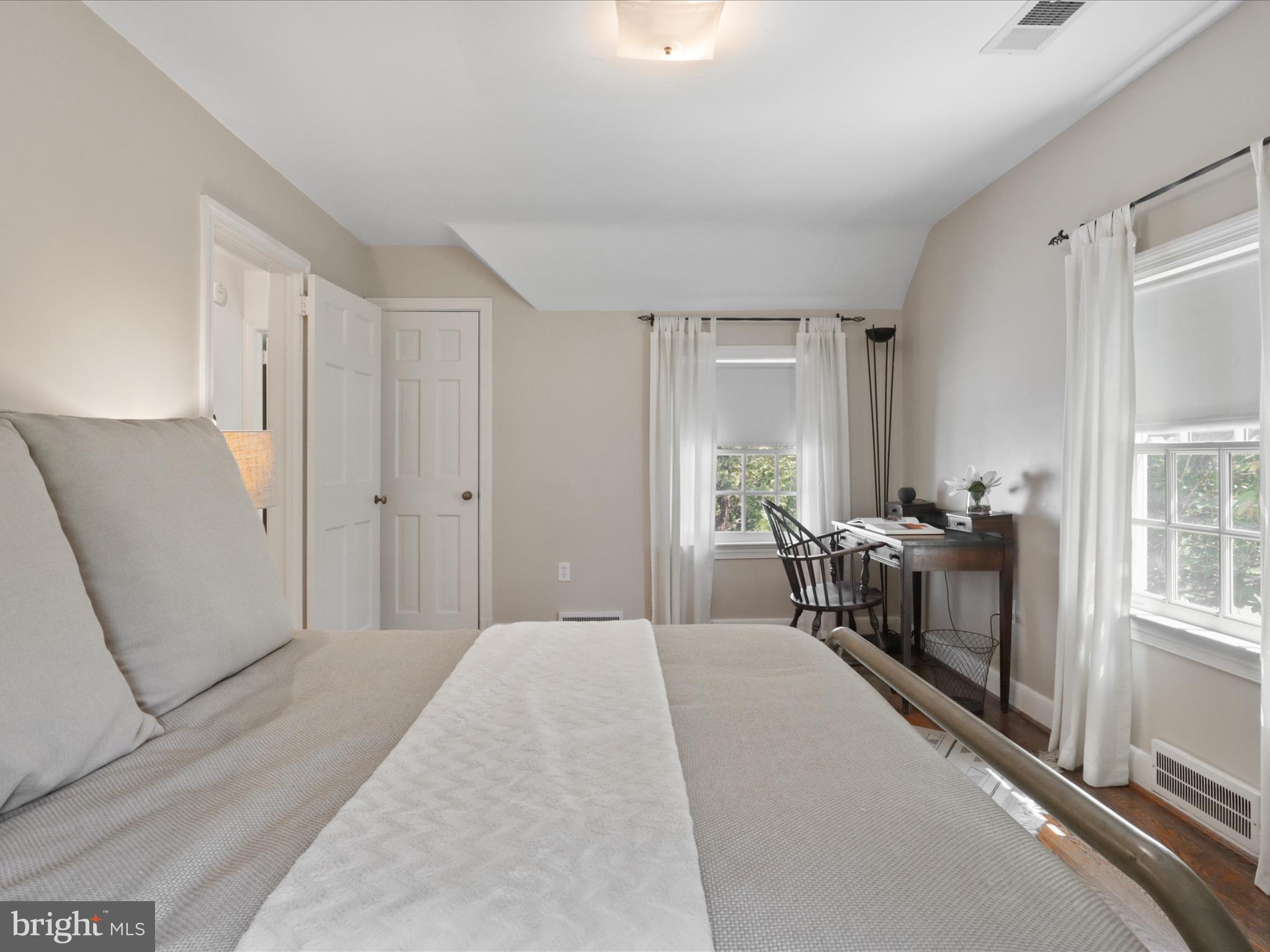 COUNTRY CLUB HILLS - Residential