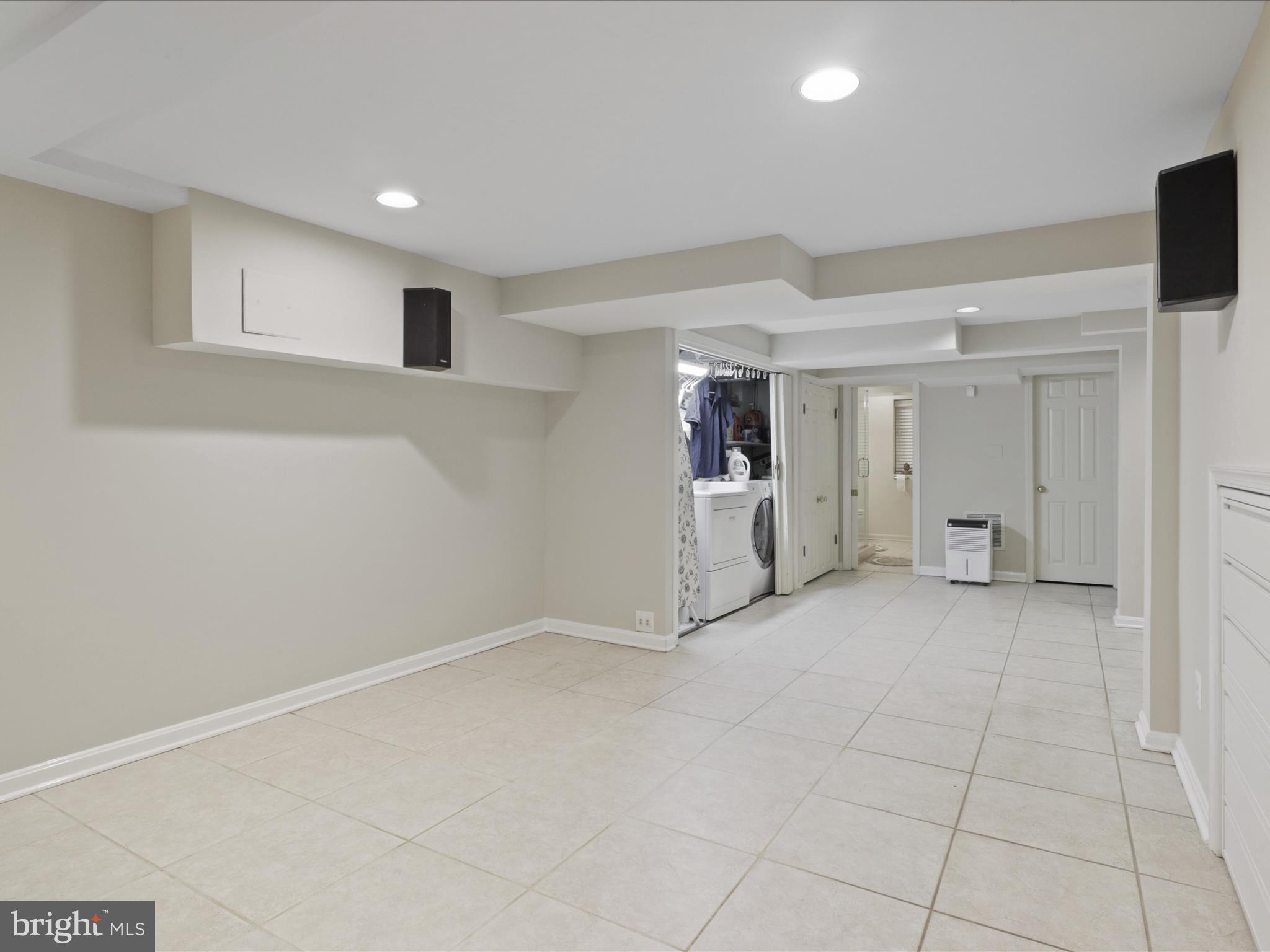 COUNTRY CLUB HILLS - Residential