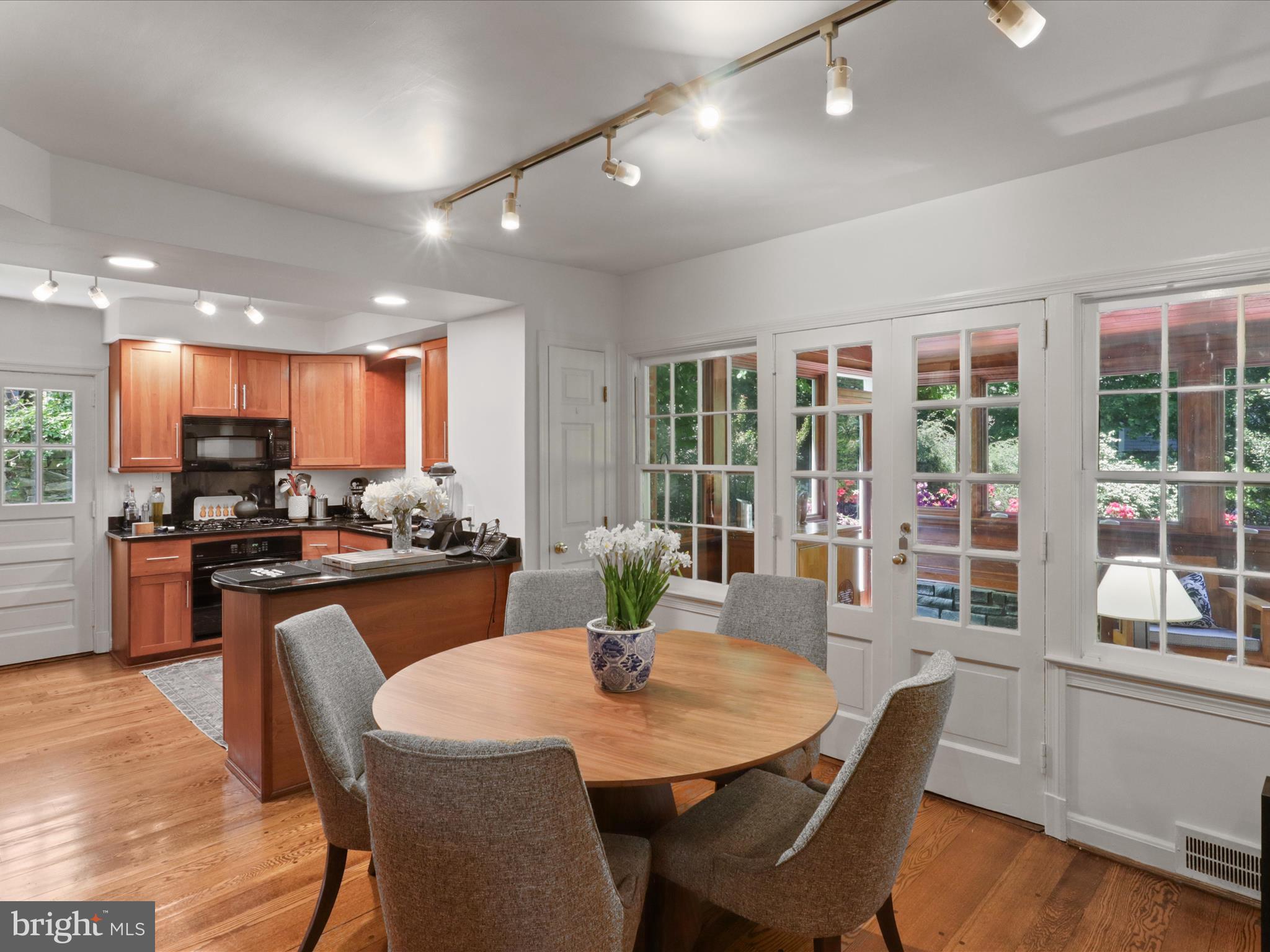 COUNTRY CLUB HILLS - Residential