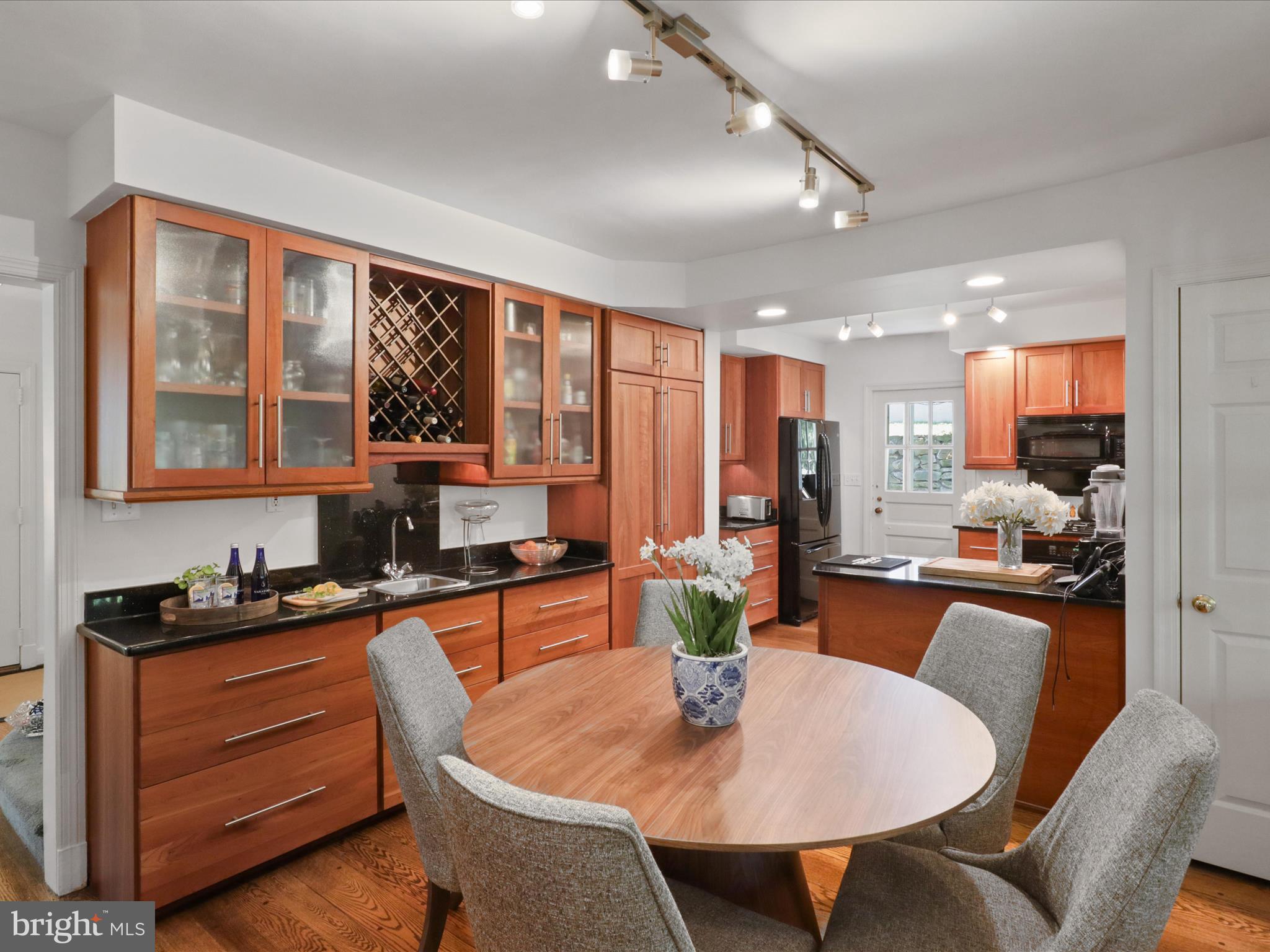 COUNTRY CLUB HILLS - Residential
