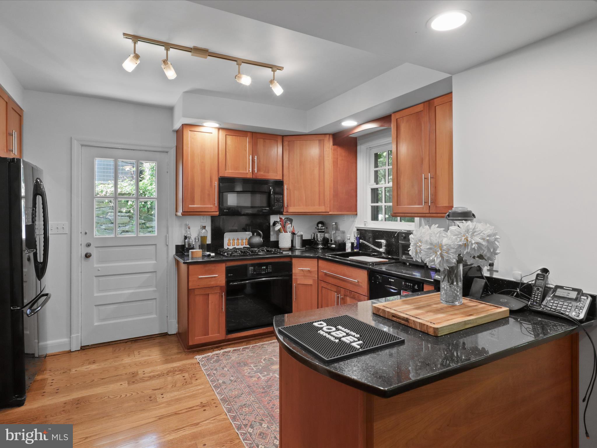 COUNTRY CLUB HILLS - Residential
