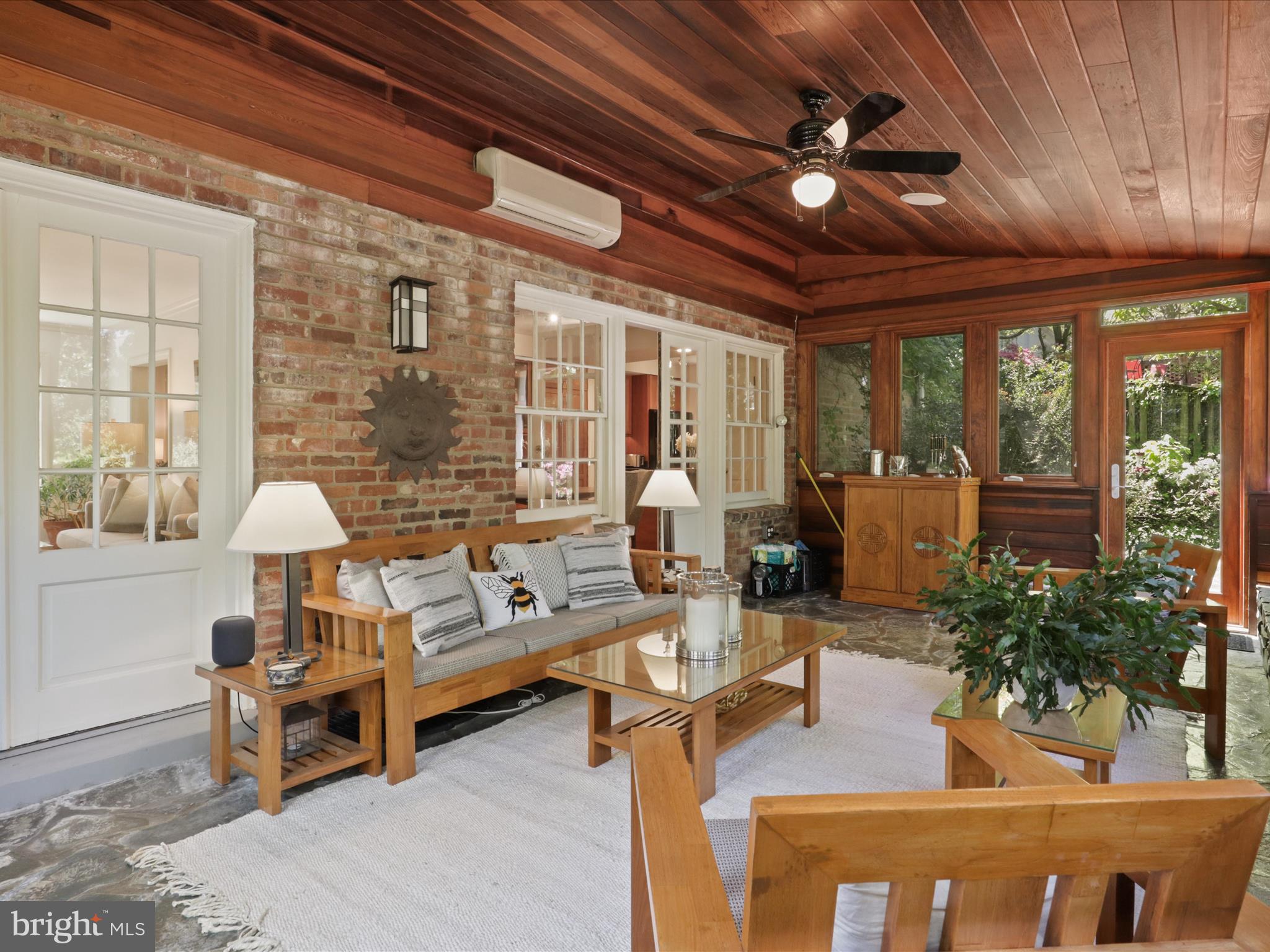 COUNTRY CLUB HILLS - Residential