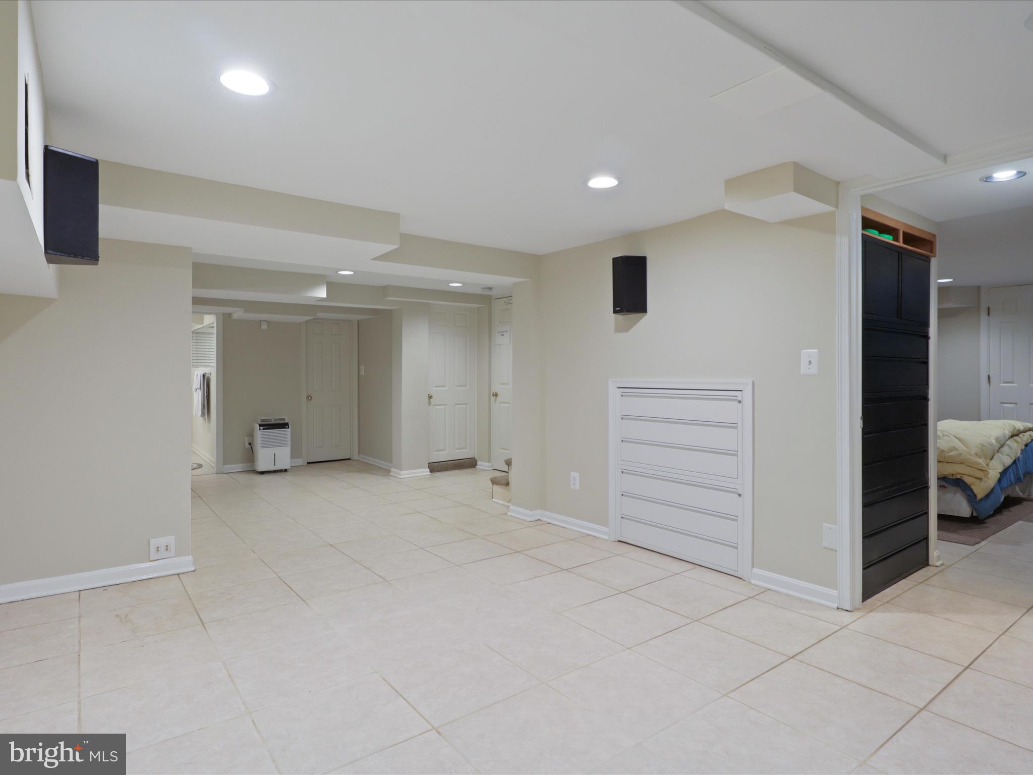 COUNTRY CLUB HILLS - Residential