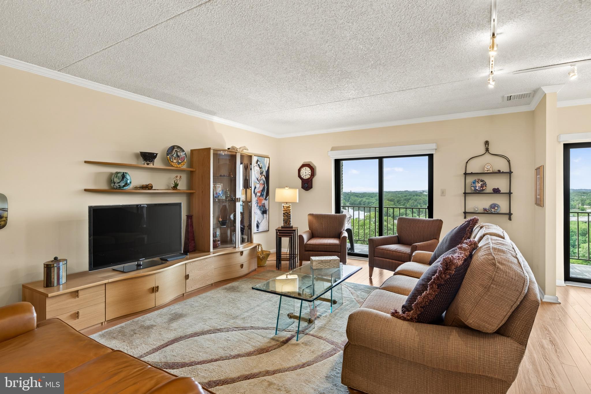 VALLEY FORGE TOWER - Residential