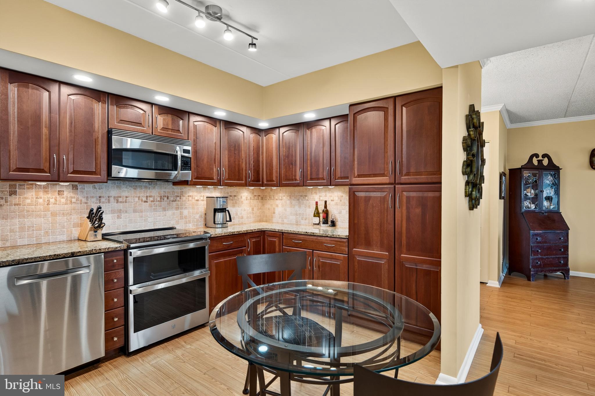 VALLEY FORGE TOWER - Residential