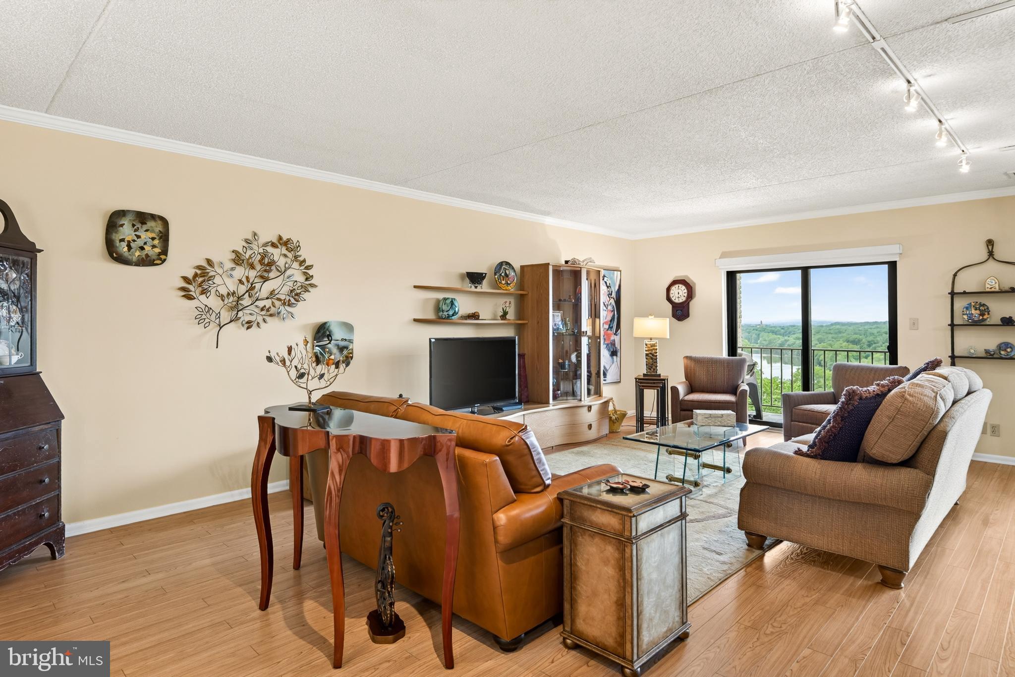 VALLEY FORGE TOWER - Residential
