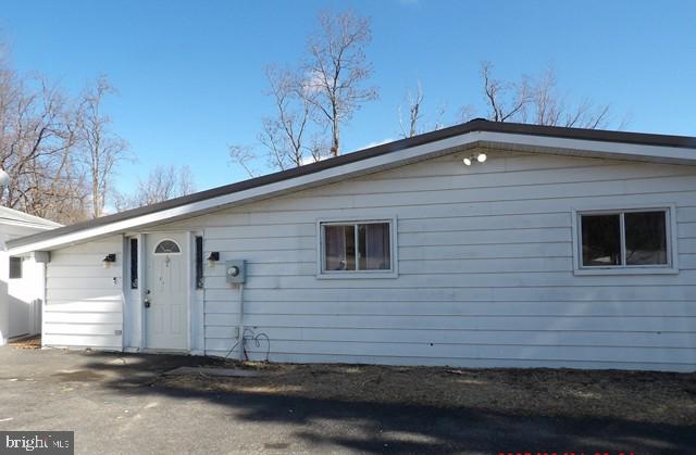 Single level living  with llarge kitchen wit table space.  Living room with a fireplace  on a nice lot with privacy.  Oversized garage  has great storage  Nice views and a private porch for peacesful evenings.