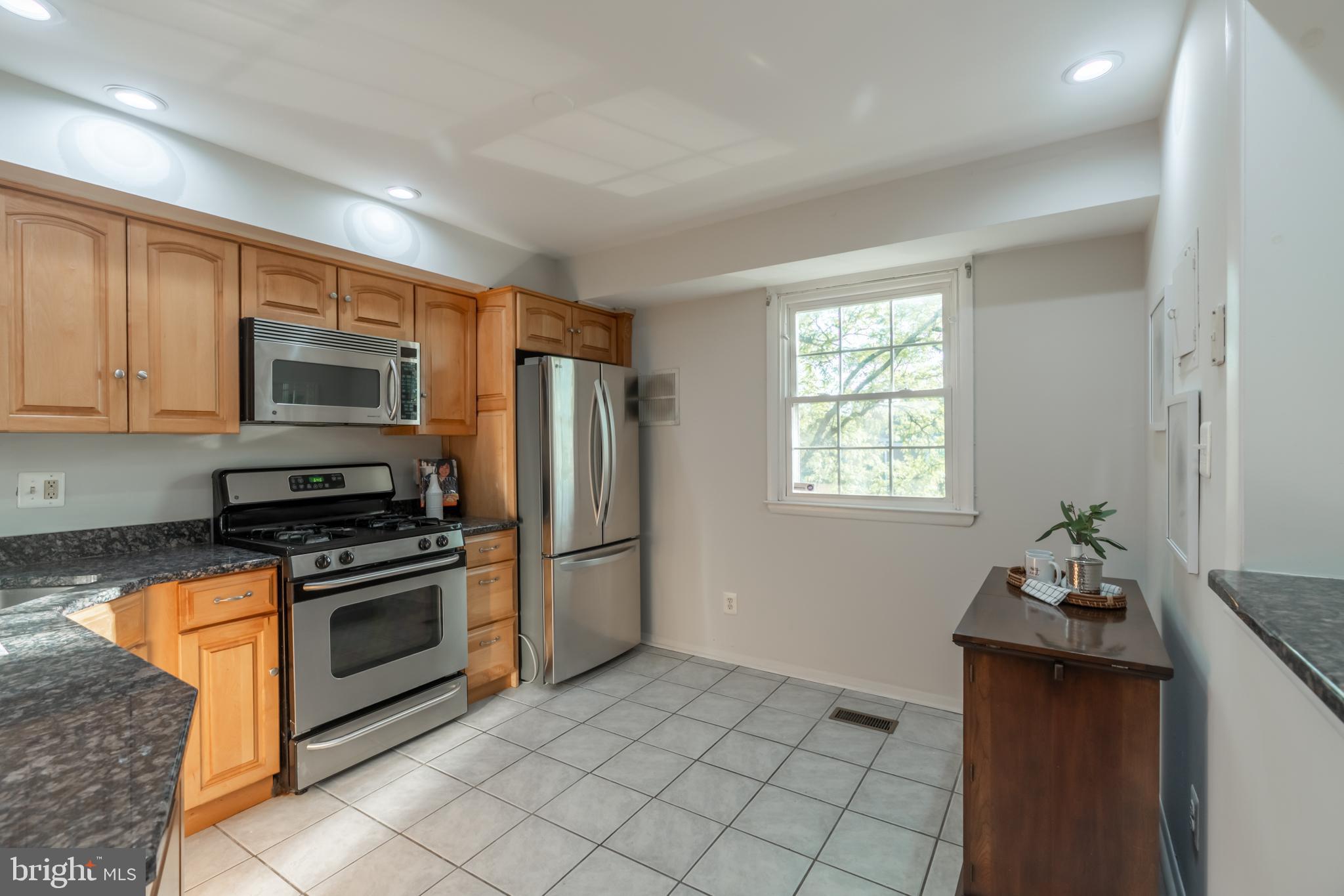 HOMELAND SOUTHWAY - Residential
