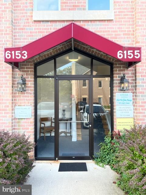 INVESTMENT OPPORTUNITY:
Commercial Investment opportunity to own  fully leased office with steady income and low maintenance.
The 1,000 square foot office in well maintained with a reliable tenant and long term lease, including 3% annual rent escalations.