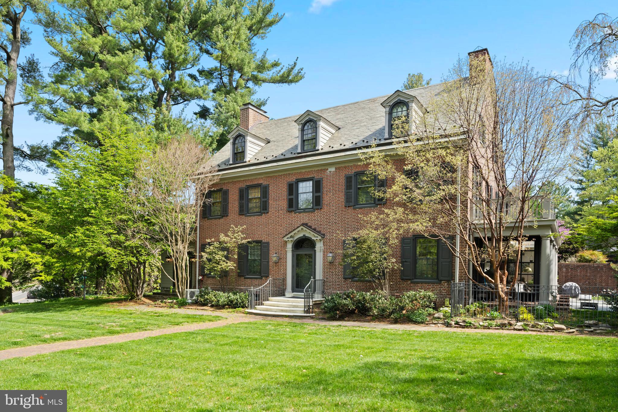 CHESTNUT HILL - Residential