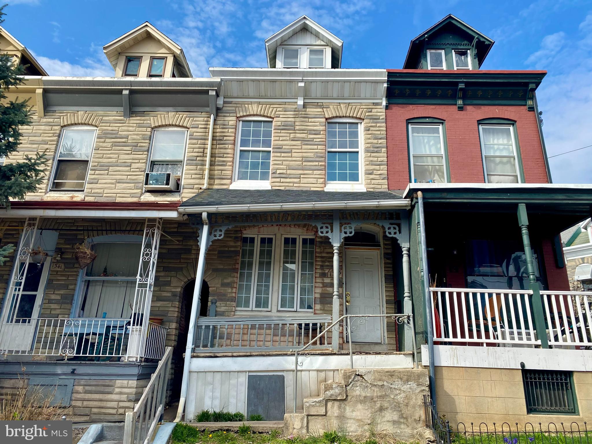 Lookin for your next flip, well here it is! Vacant and ready to go.  Please be careful on the basement stairs.