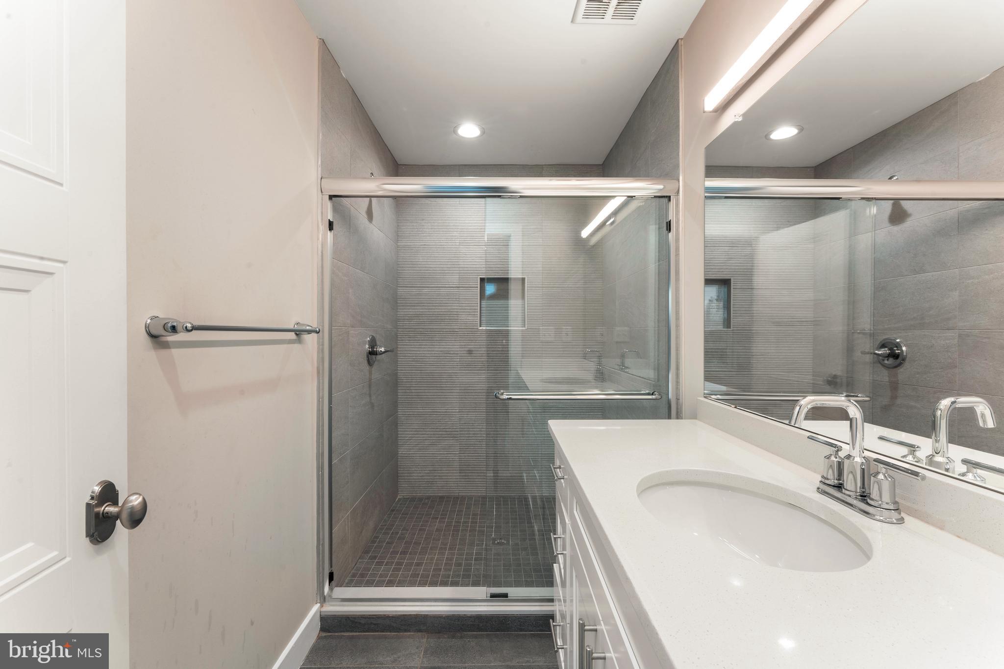 LUDLOW - Residential
